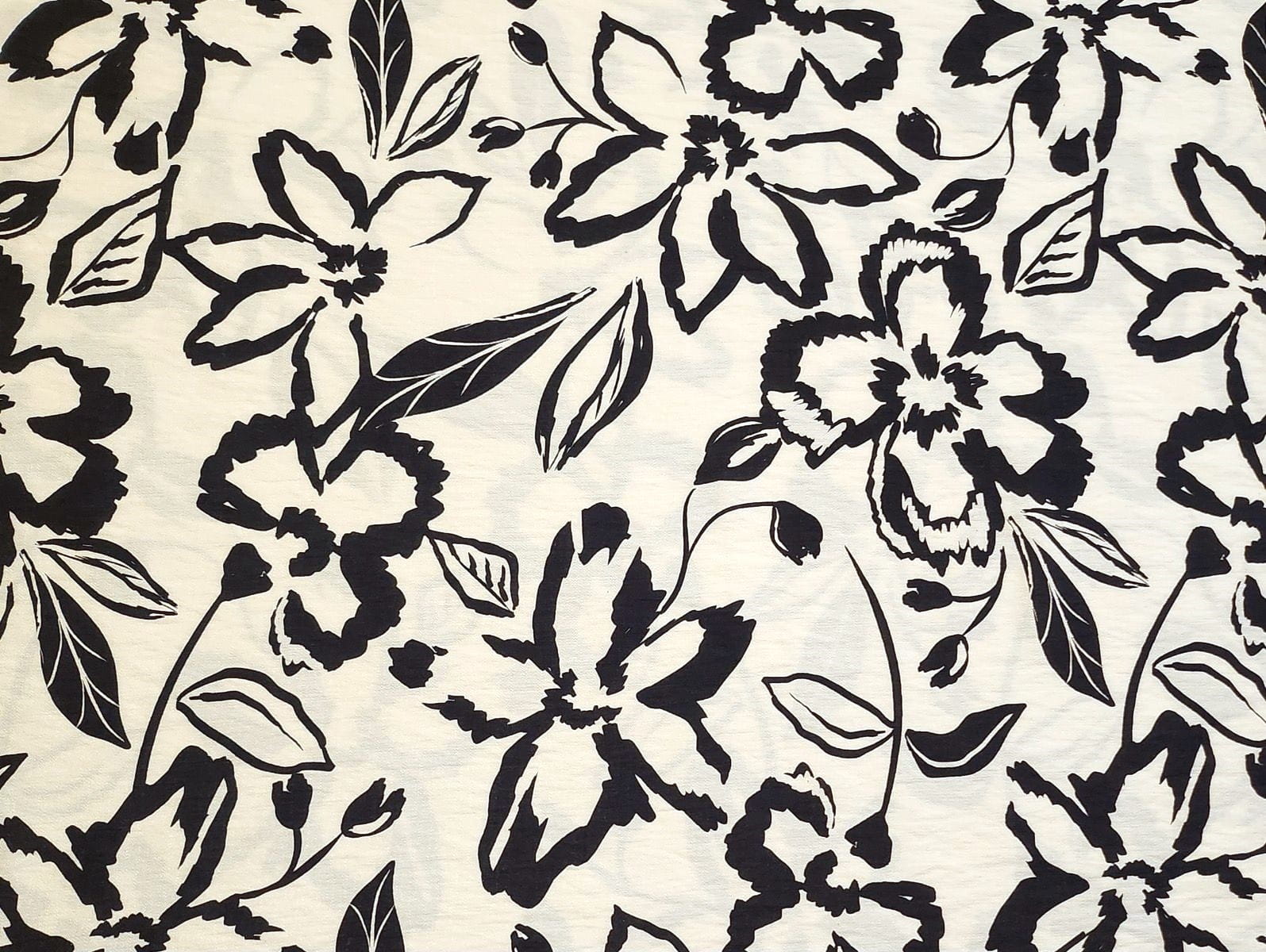 Viskose Digital Crinkle mit großen Blumen - ecru/schwarz