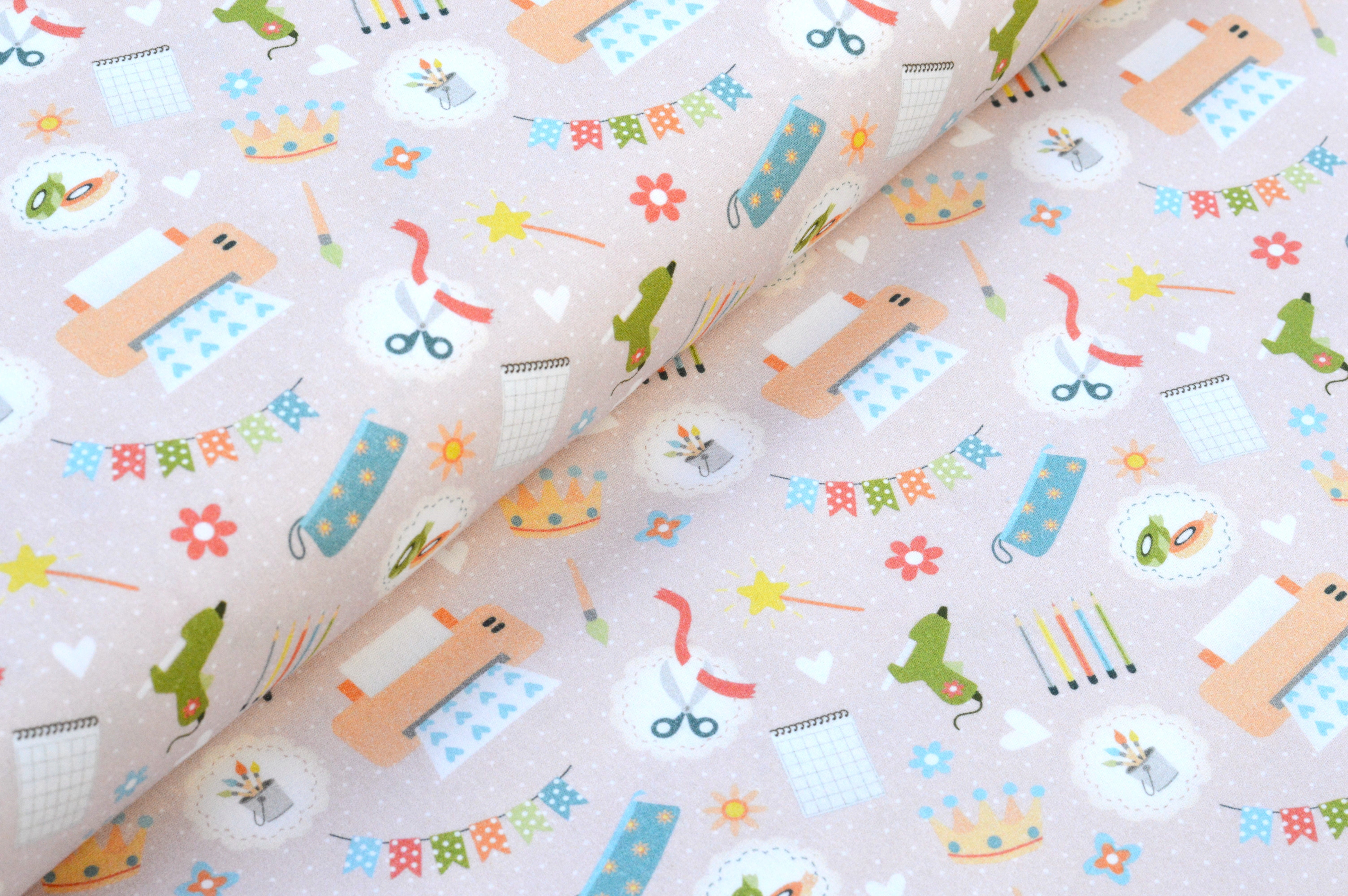 Baumwollstoff Popeline Digitaldruck mit Bastel- und Handarbeitsmotiv - dusty rose