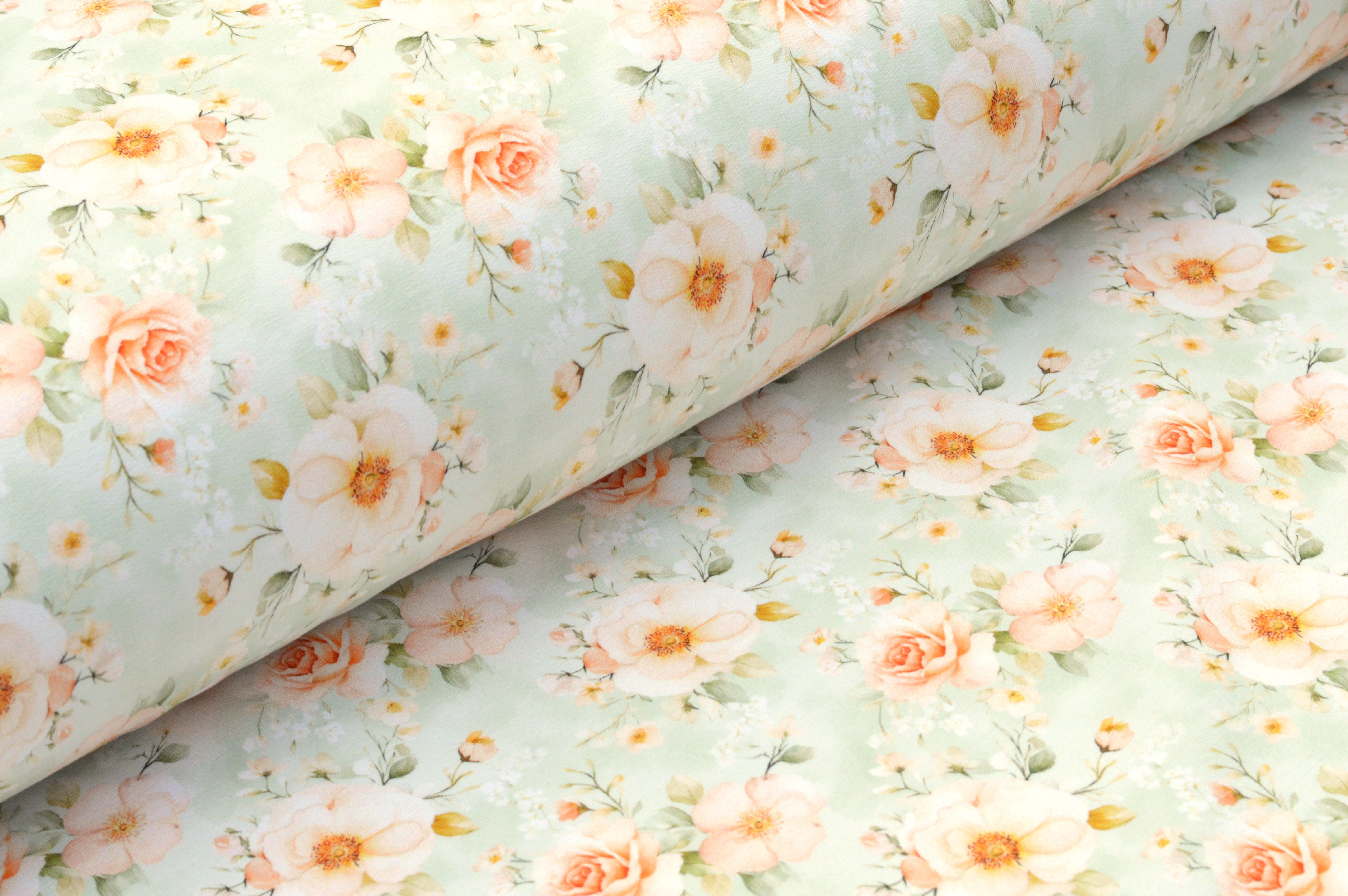 French Terry Digital Eigenproduktion "Pastell Roses" mit Rosenblüten - hellmint