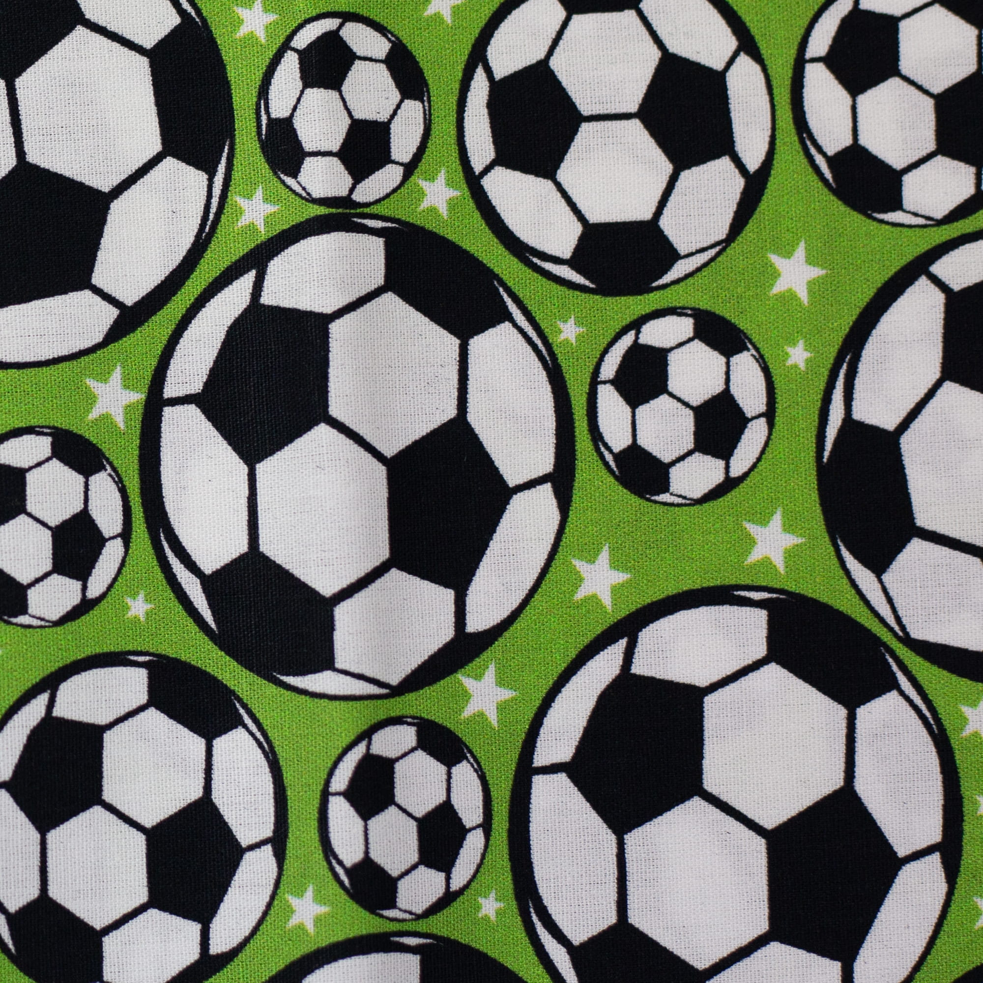 Baumwollstoff Swafing "Tim" mit Fußbällen - kiwigrün Baumwollstoff Swafing "Tim" mit Fußbällen - kiwigrün