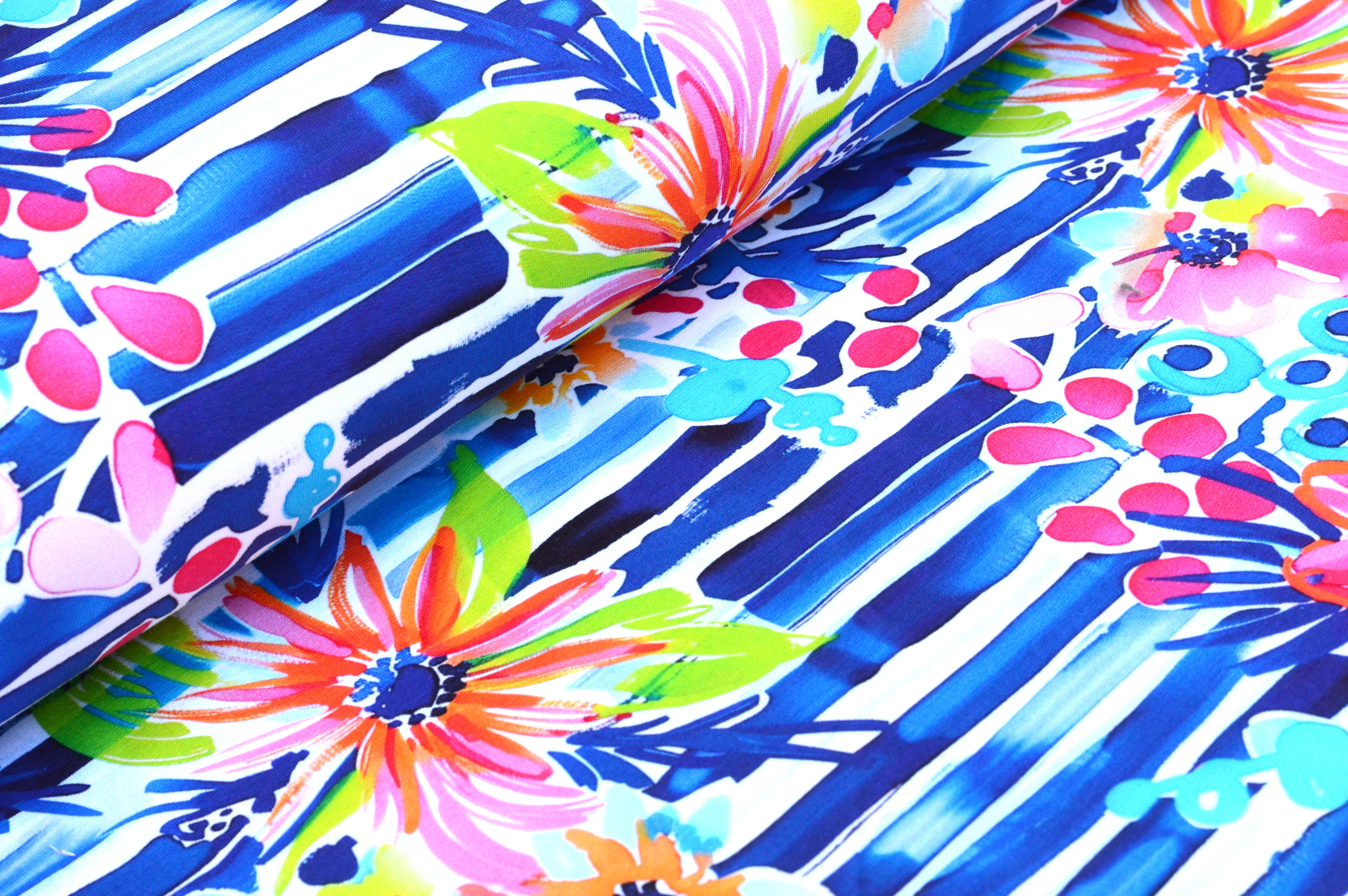 French Terry Digital Eigenproduktion "Tropical Blossom" mit tropischen Blumen - blau/weiß gestreift