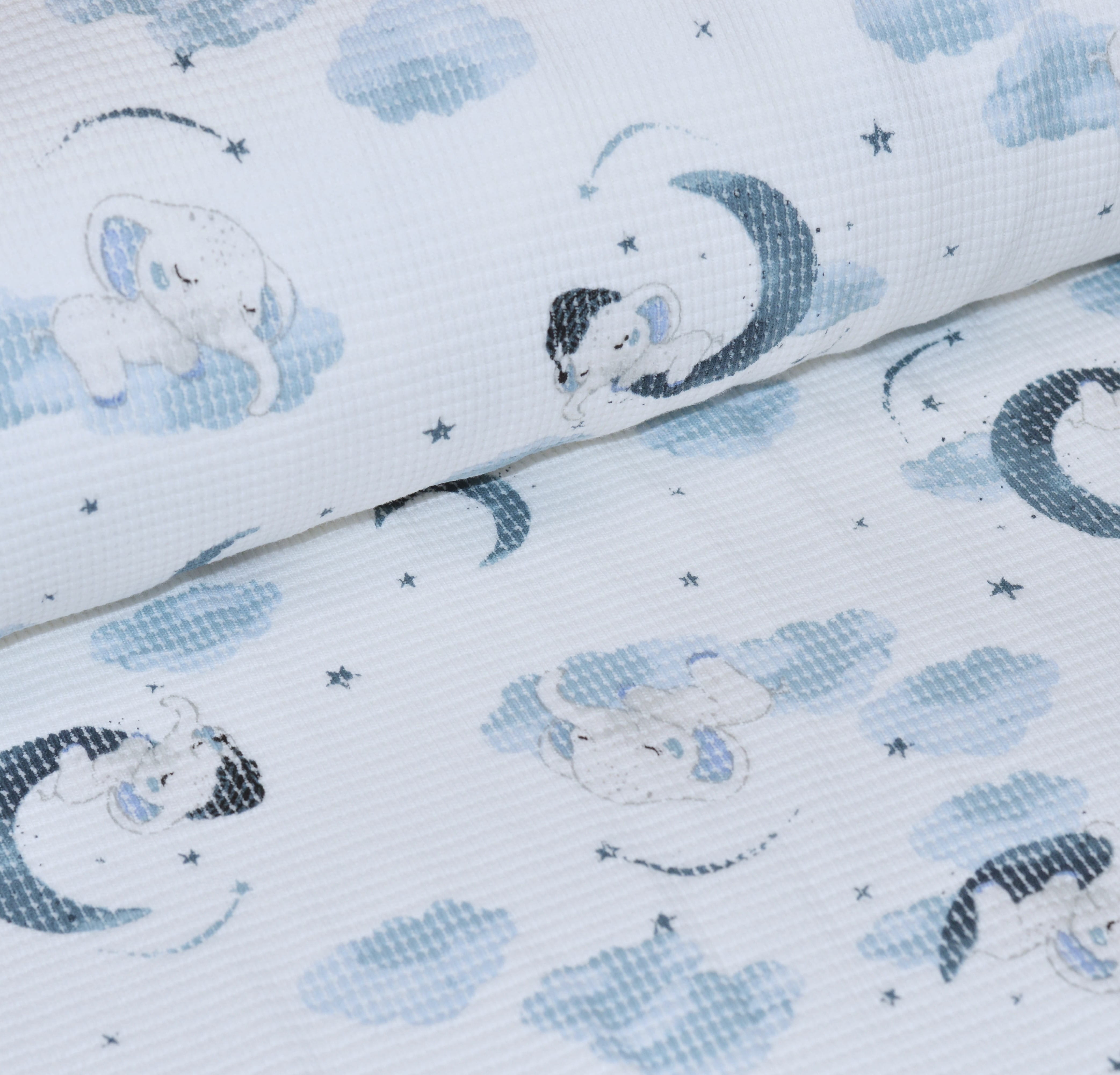 Waffeljersey mit schlafenden Elefanten, Wolken und Monden - ecru/dusty blue