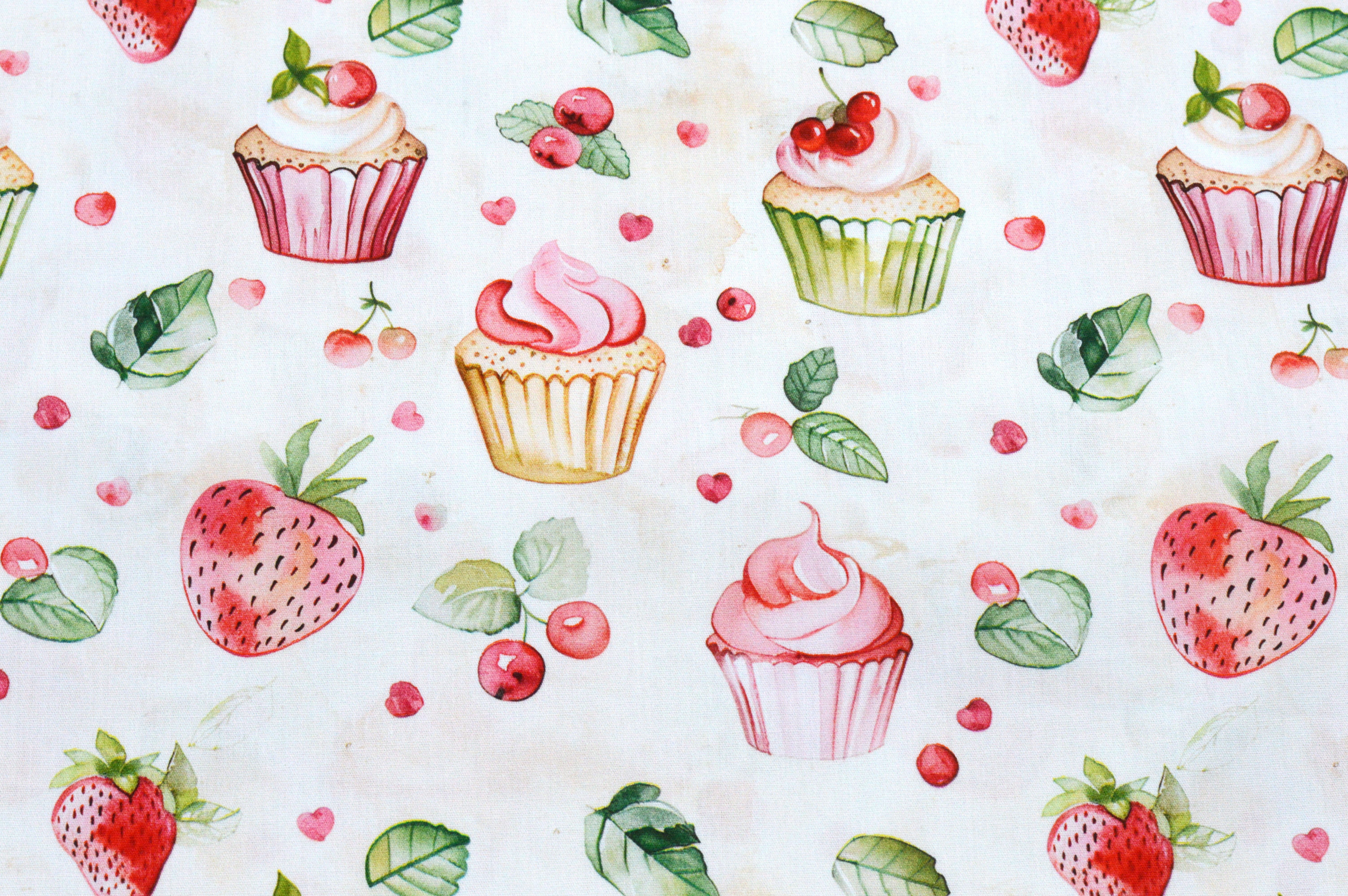 Baumwollstoff Digitaldruck Eigenproduktion mit Erdbeeren und Cupcakes - ecru