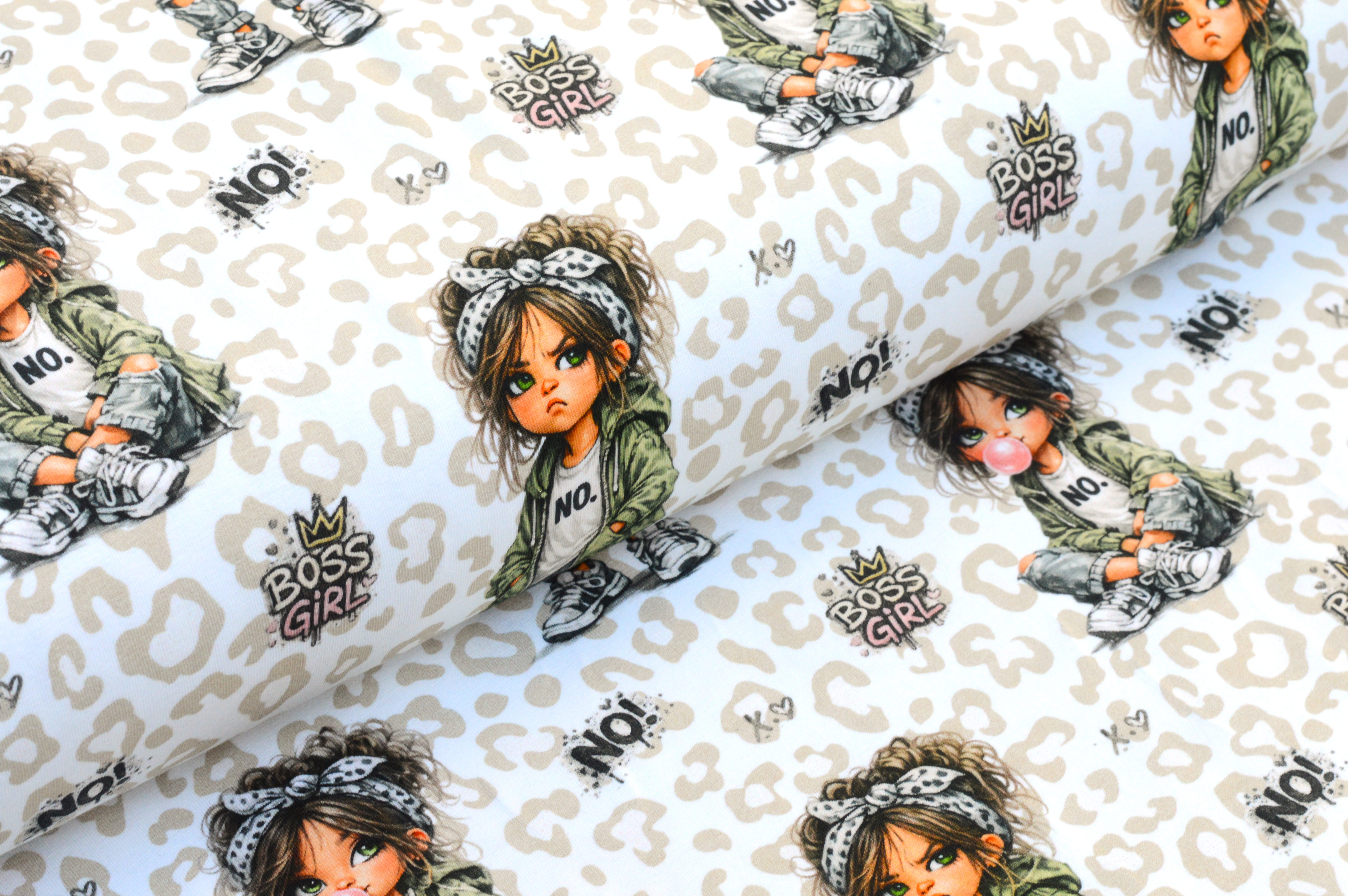 Digitaljersey Eigenproduktion "Boss Girl" mit coolem Mädchen und Leoprint - ecru
