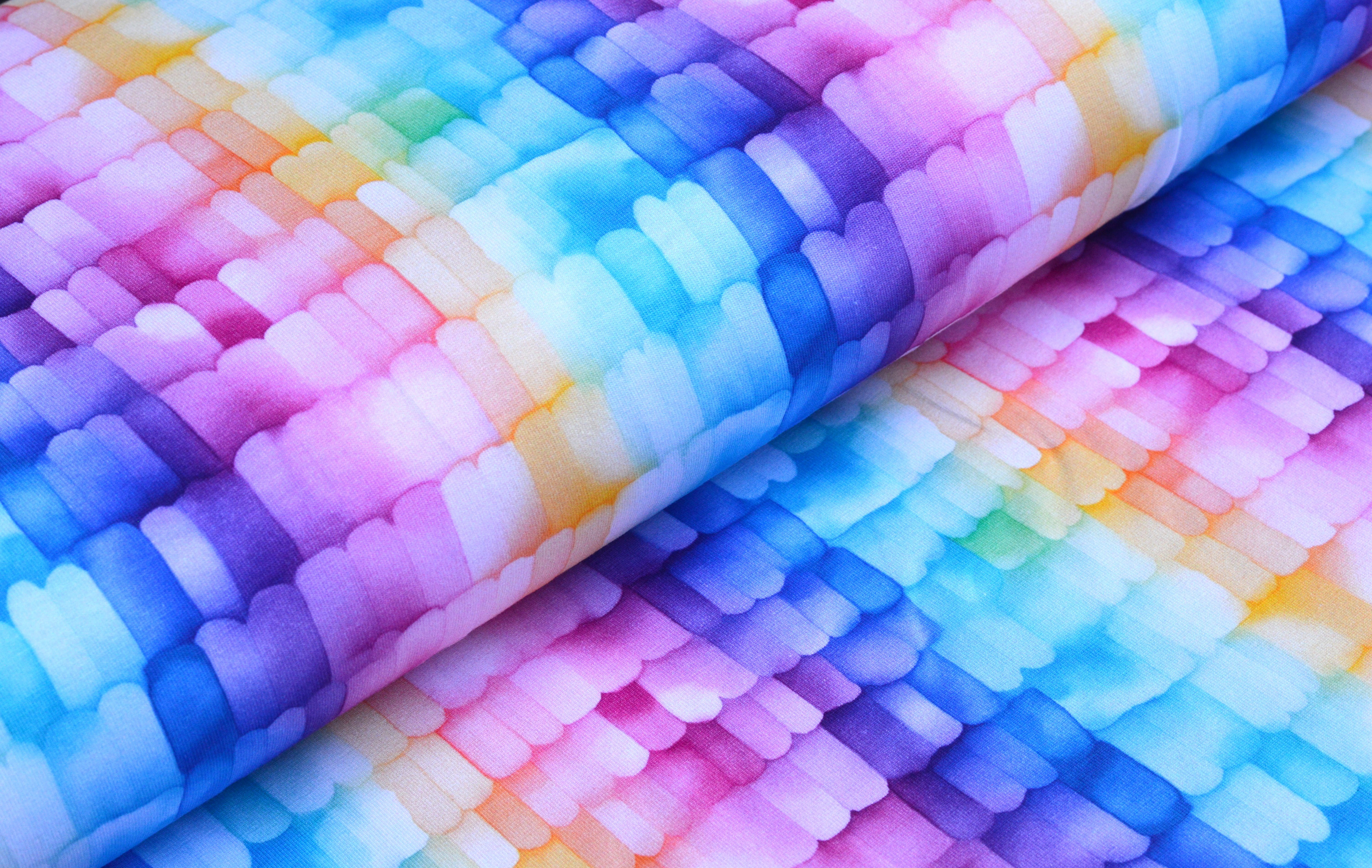 Digitaljersey Eigenproduktion "Rainbow Magic" mit Aquarell Strichen - regenbogenfarben