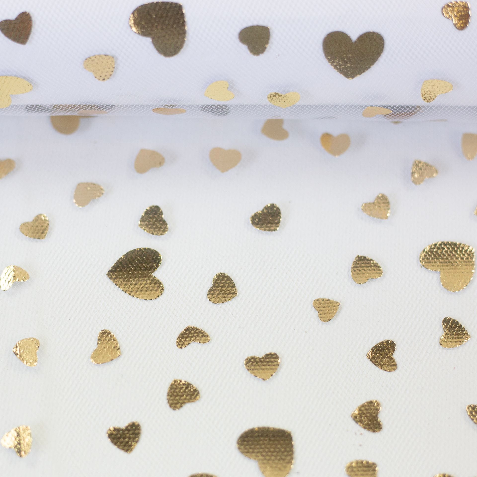 Tüll Stoff "Hearts" mit goldenen Herzen von Swafing - weiß