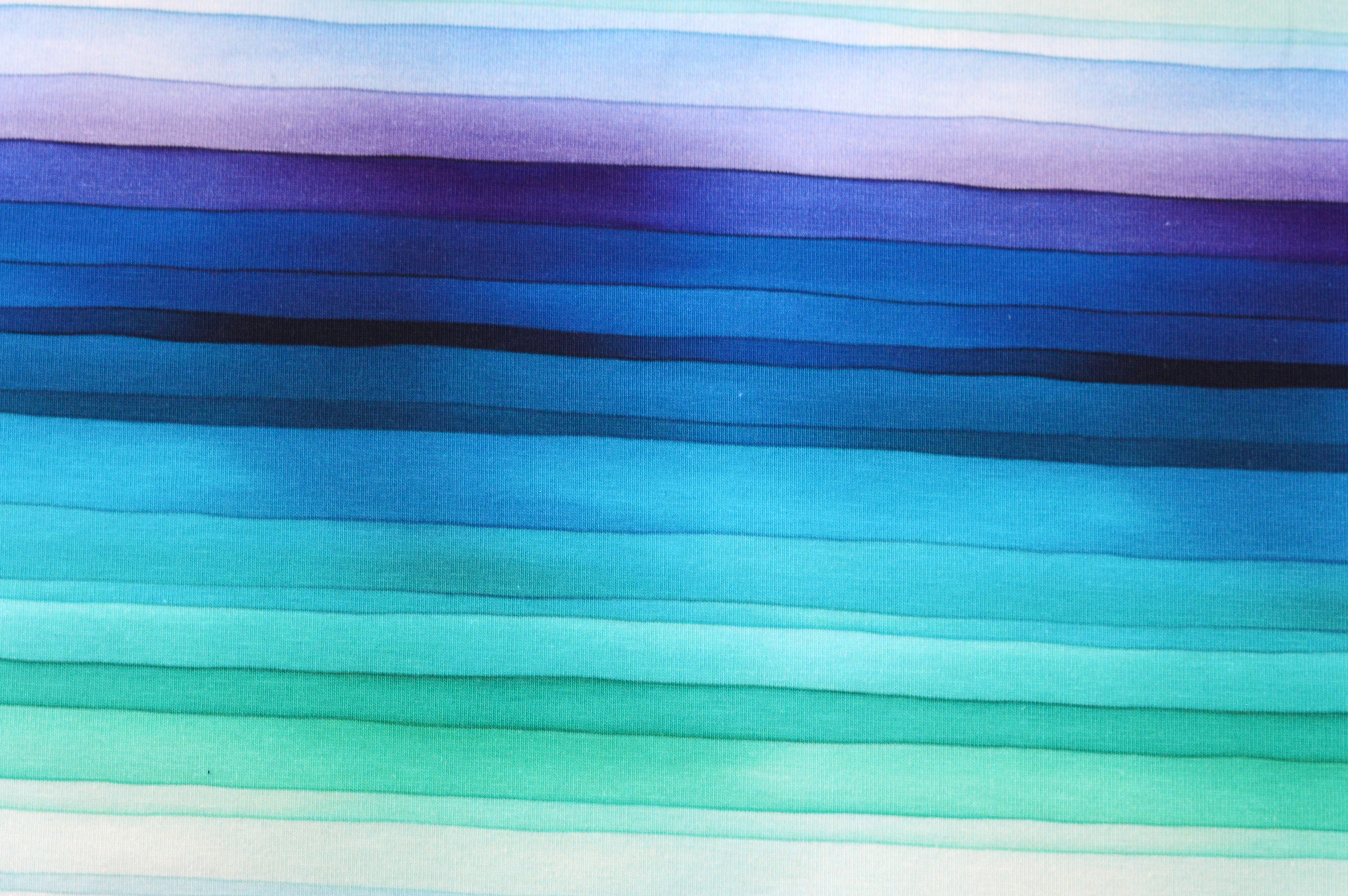 Digitaljersey Eigenproduktion "Ocean Layers" mit Kritzelstreifen - grün/blau/lila