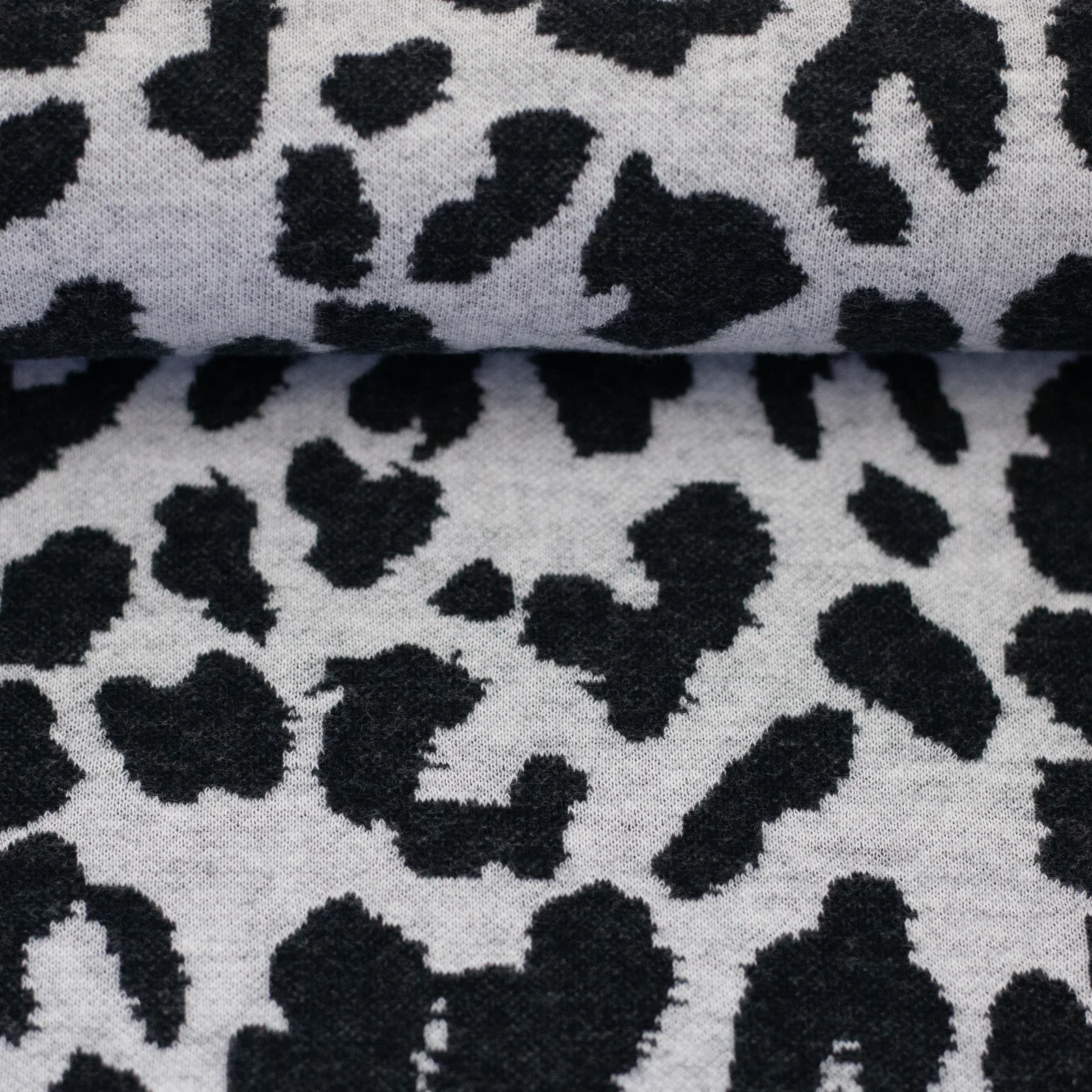 Jacquard Jersey "Emily" von Swafing mit Leo schwarz/naturweiß