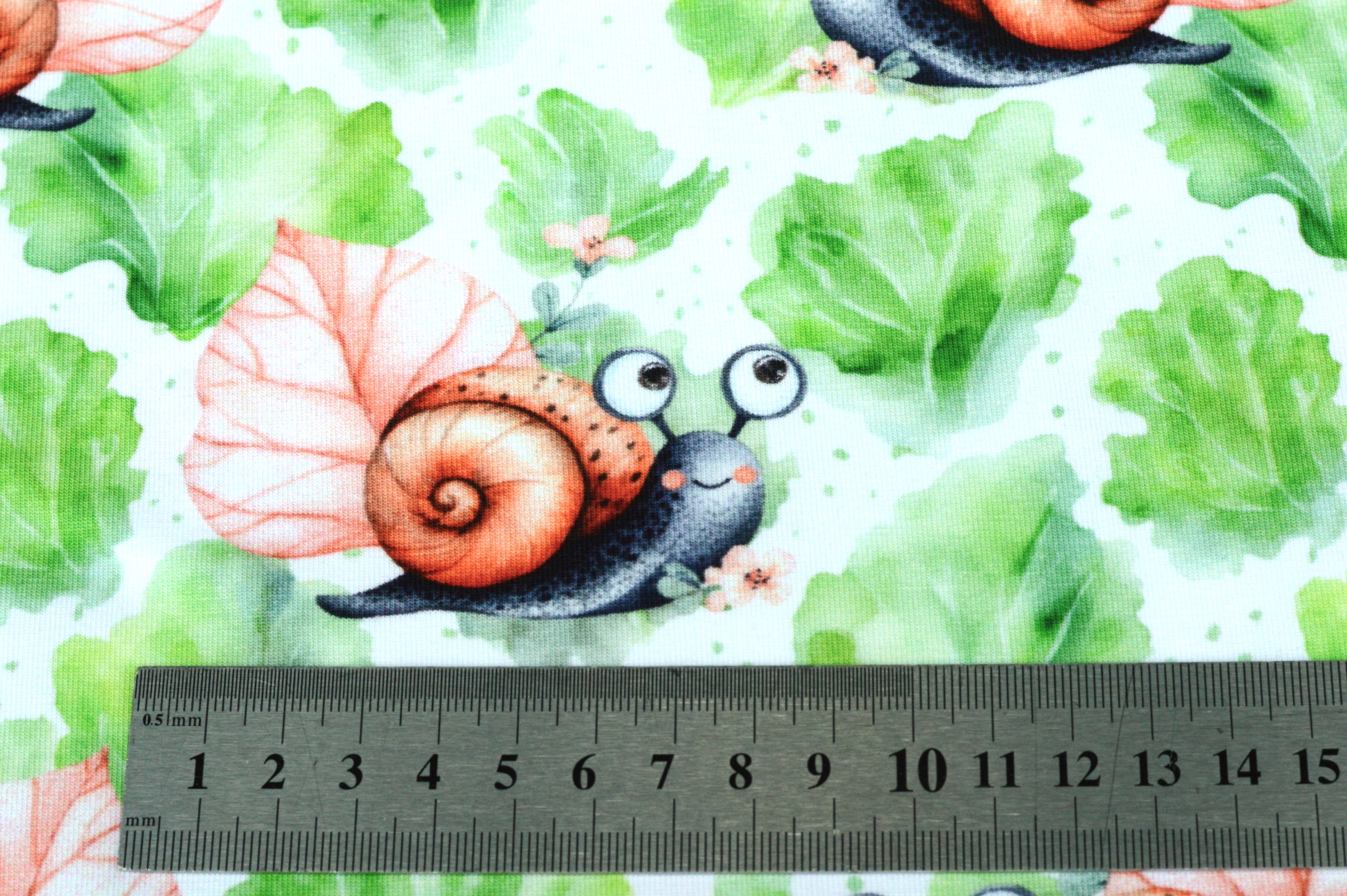 Digitaljersey Eigenproduktion "Lilly Langsam - die kleine Abenteuerschnecke" mit Blättern - ecru/grün