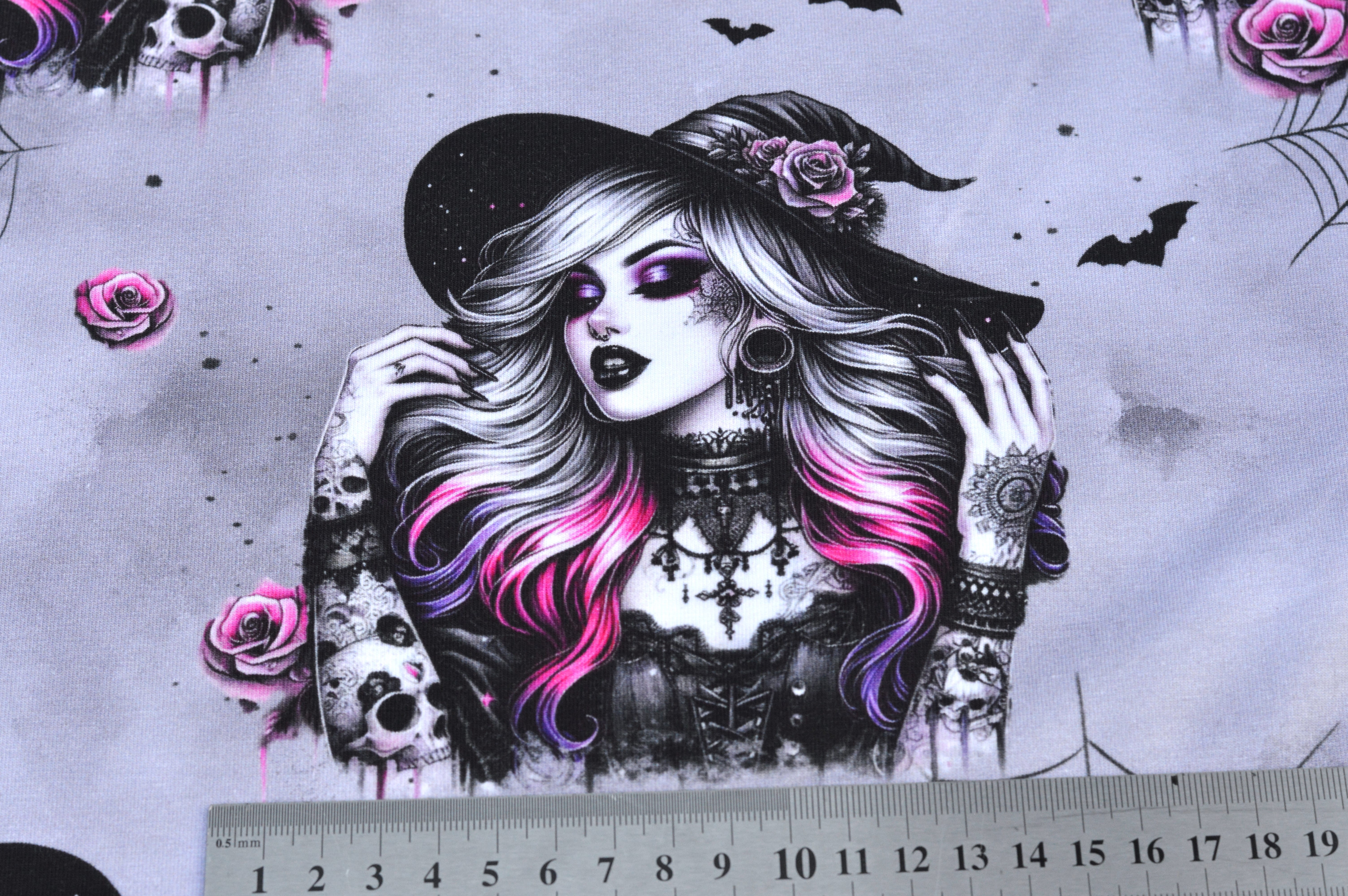 Digitaljersey Eigenproduktion "Dark Lady Raven" mit Rosen und Fledermäusen - grau