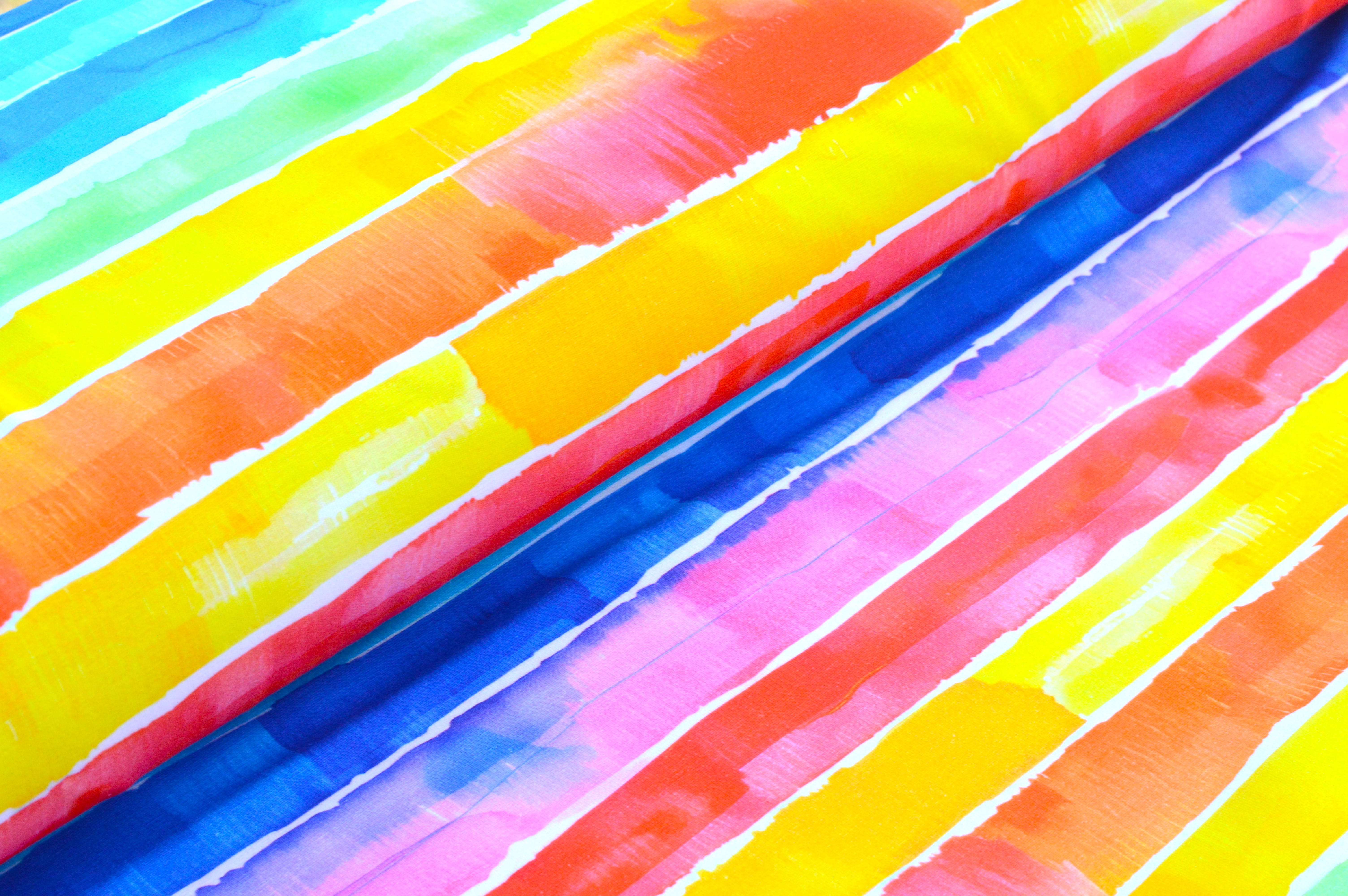 Digitaljersey Eigenproduktion mit Aquarell-Streifen - regenbogenfarben