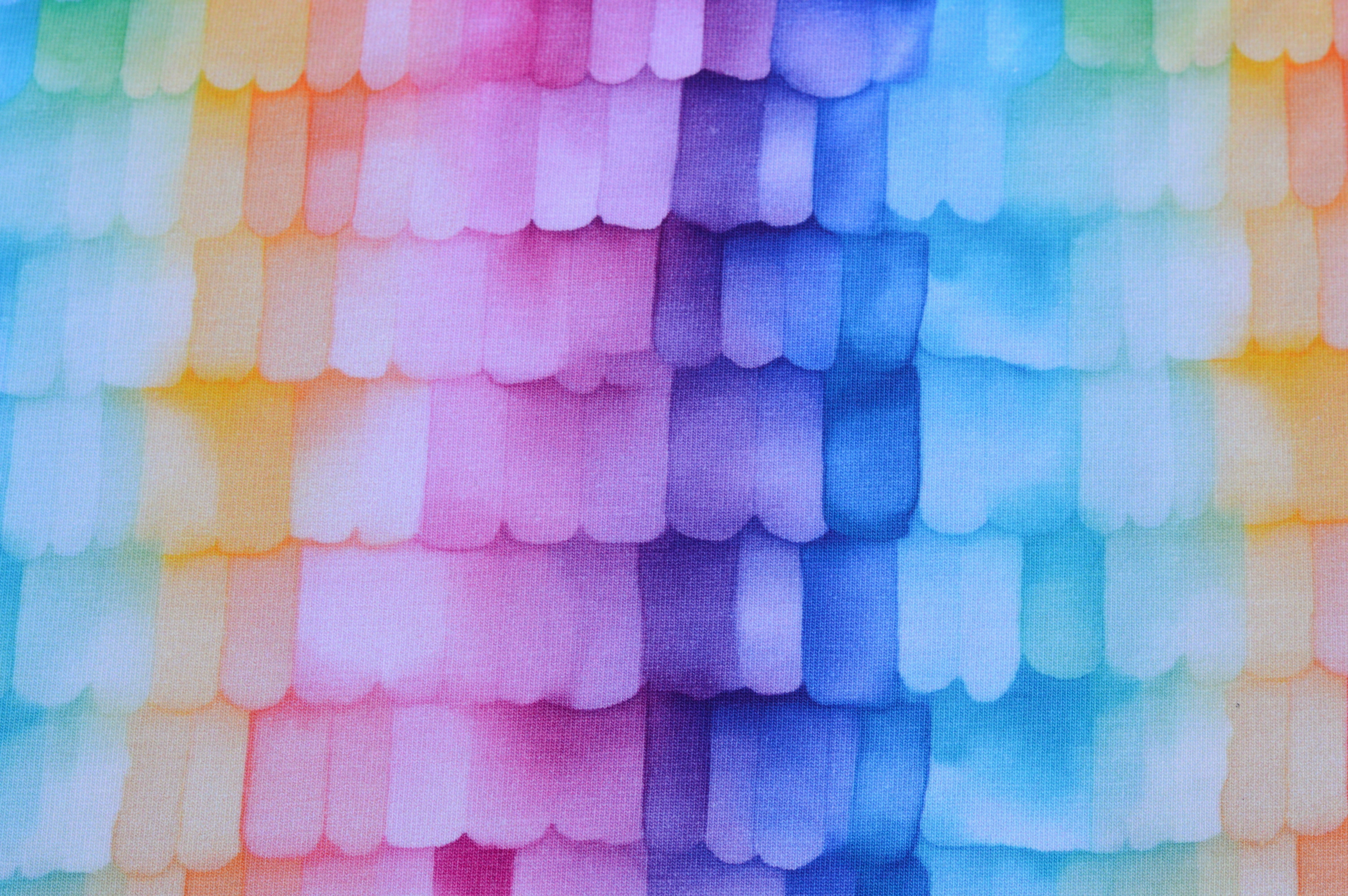 Digitaljersey Eigenproduktion "Rainbow Magic" mit Aquarell Strichen - regenbogenfarben