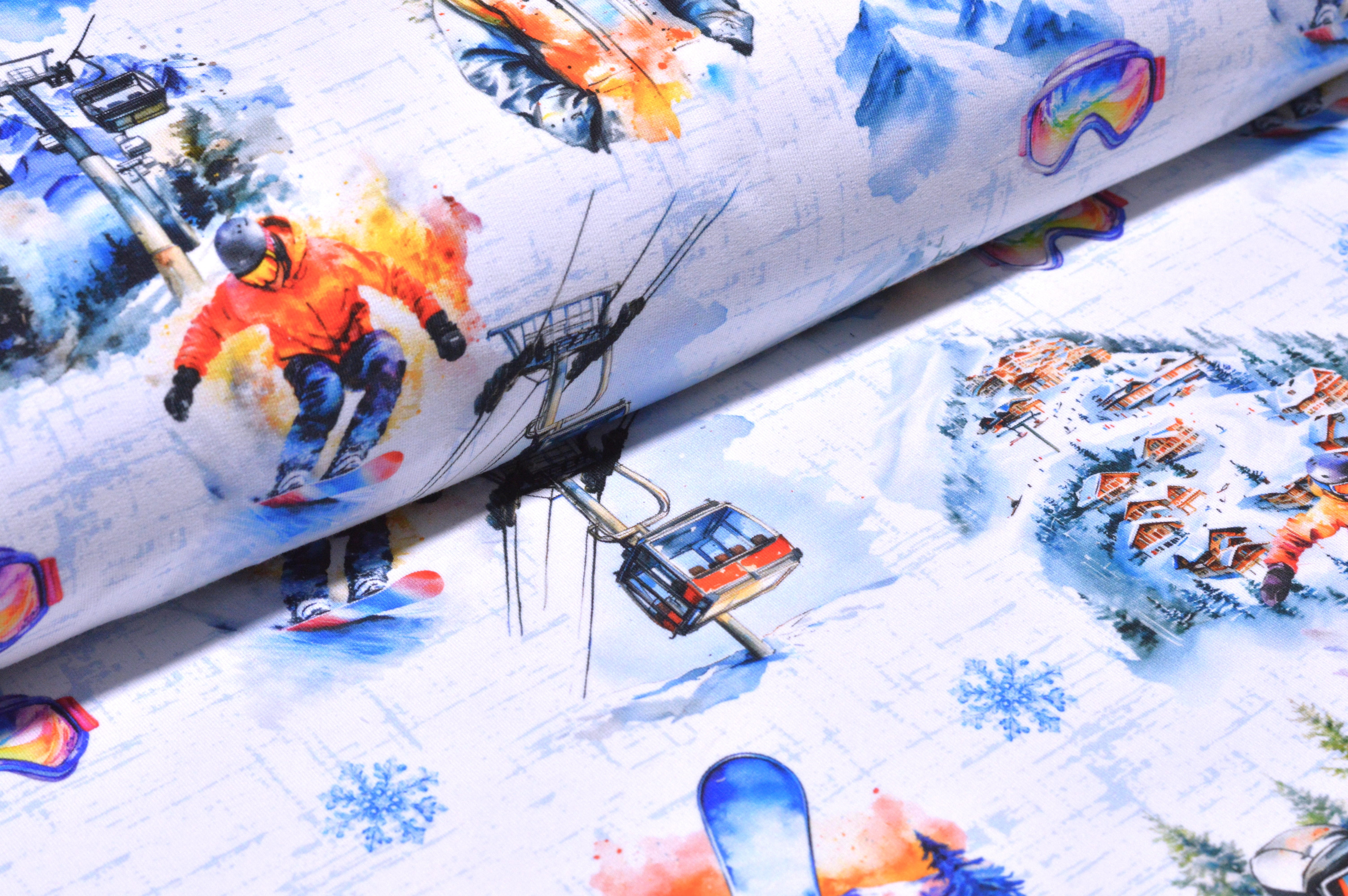 French Terry Digital Eigenproduktion "Snowboard Adventure" mit Snowboardern und Skiliften - weiß/blau