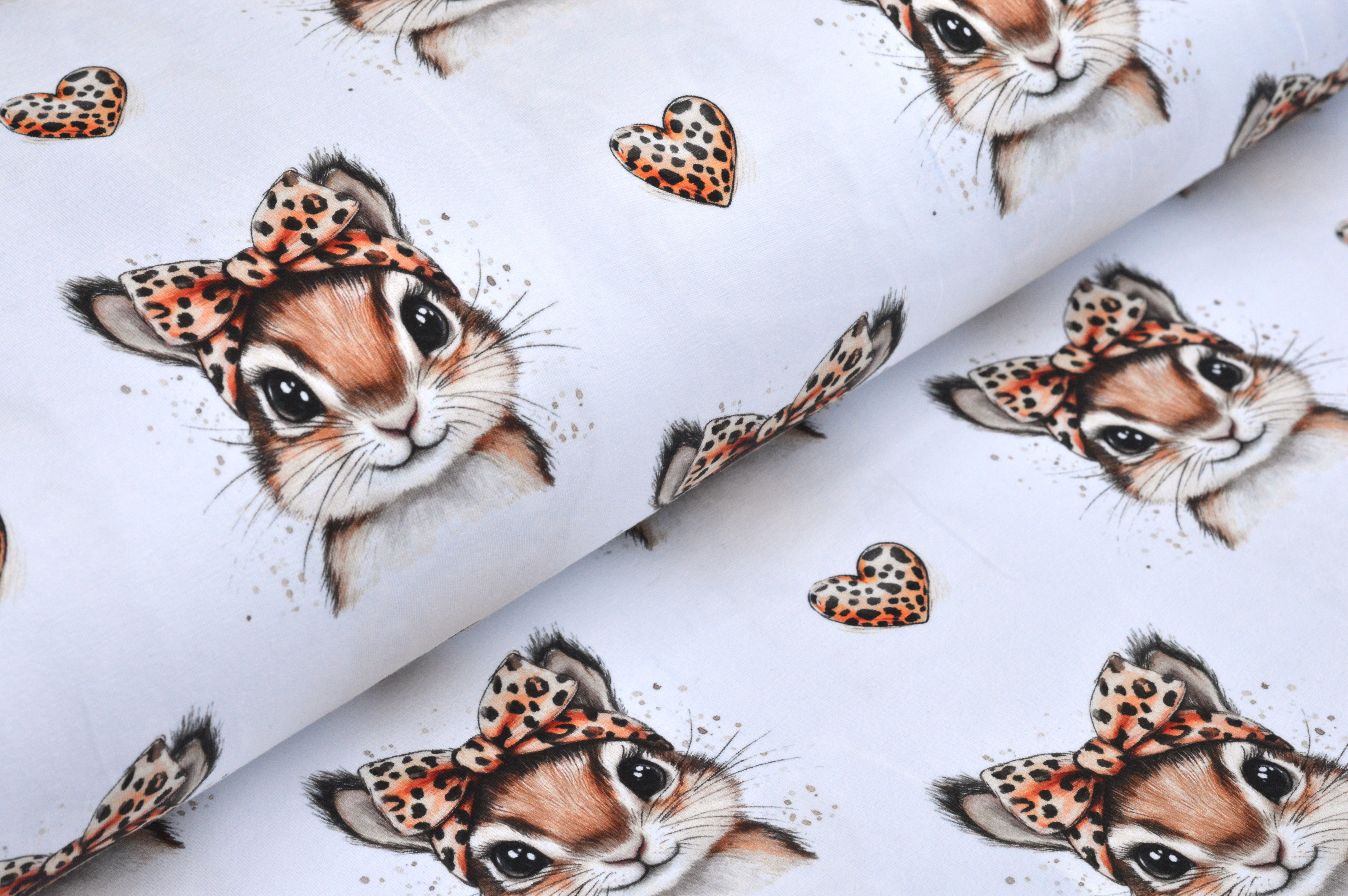 Digitaljersey Eigenproduktion "Susi Hörnchen" mit Eichhörnchen und Leopardenherzen - weiß