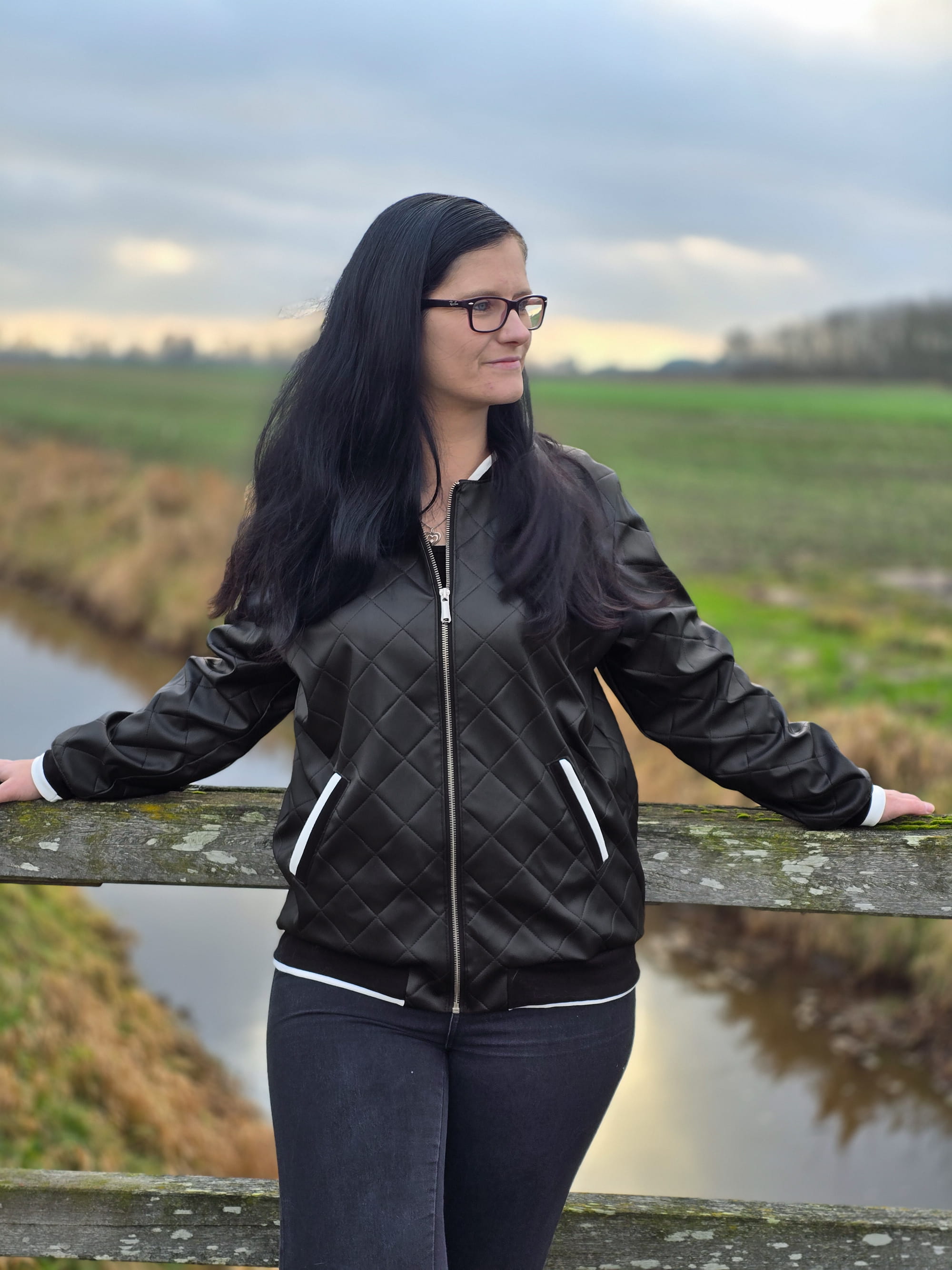 Kunstleder "Debbie" von Swafing mit Steppoptik - schwarz