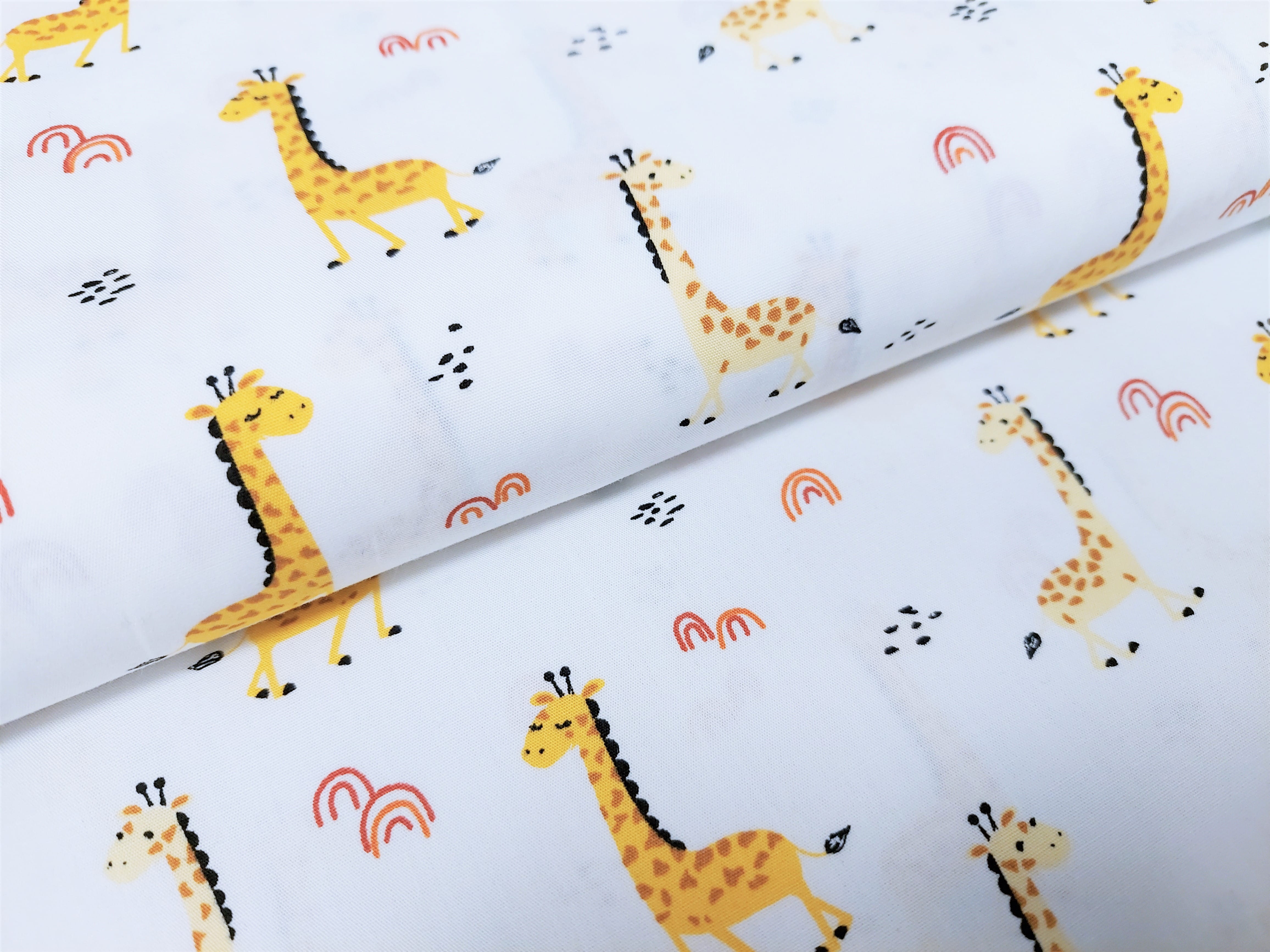 Stoffe online kaufen Baumwollstoff mit Giraffen und Regenbögen