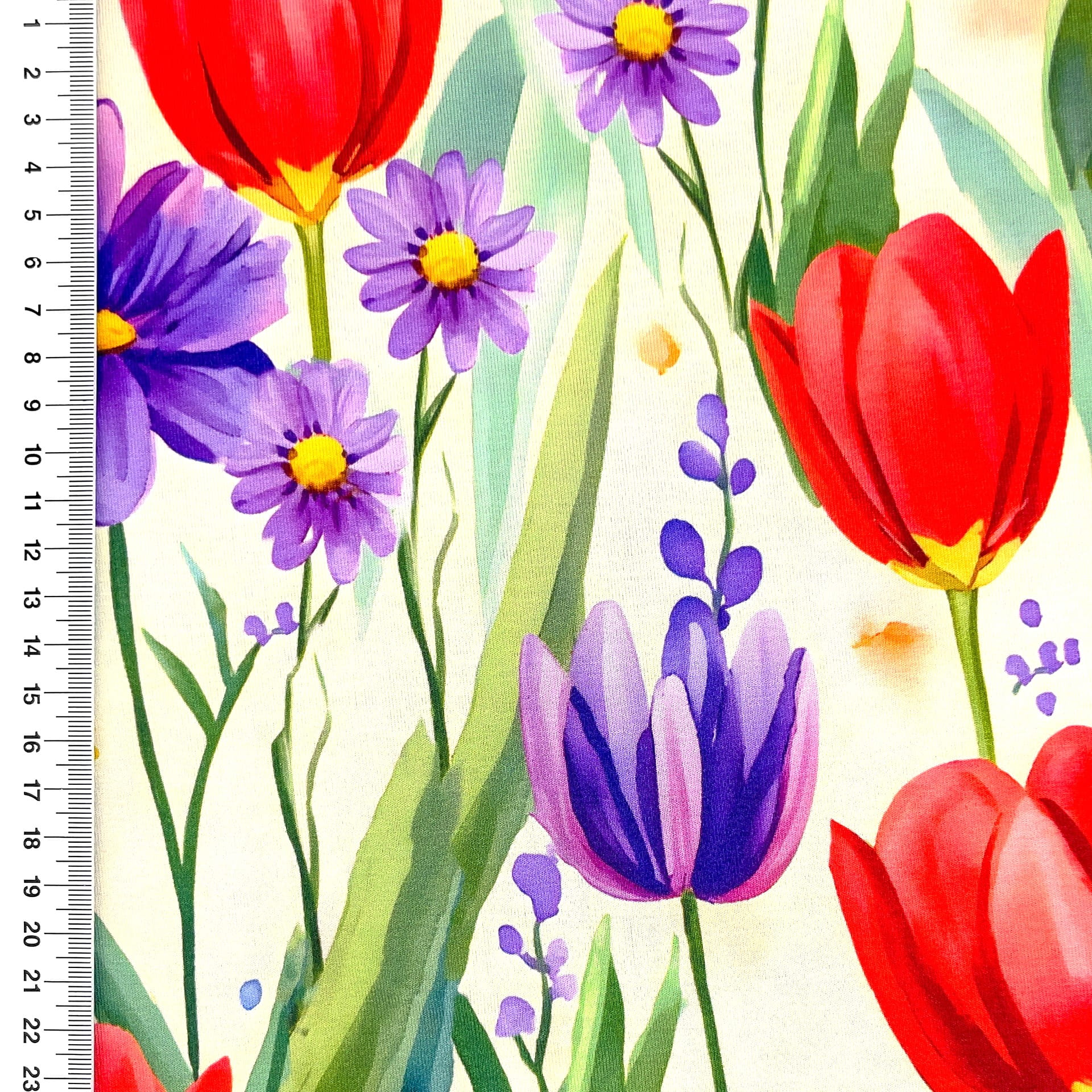 Viskosejersey Digital mit roten Tulpen und lila Blüten - creme