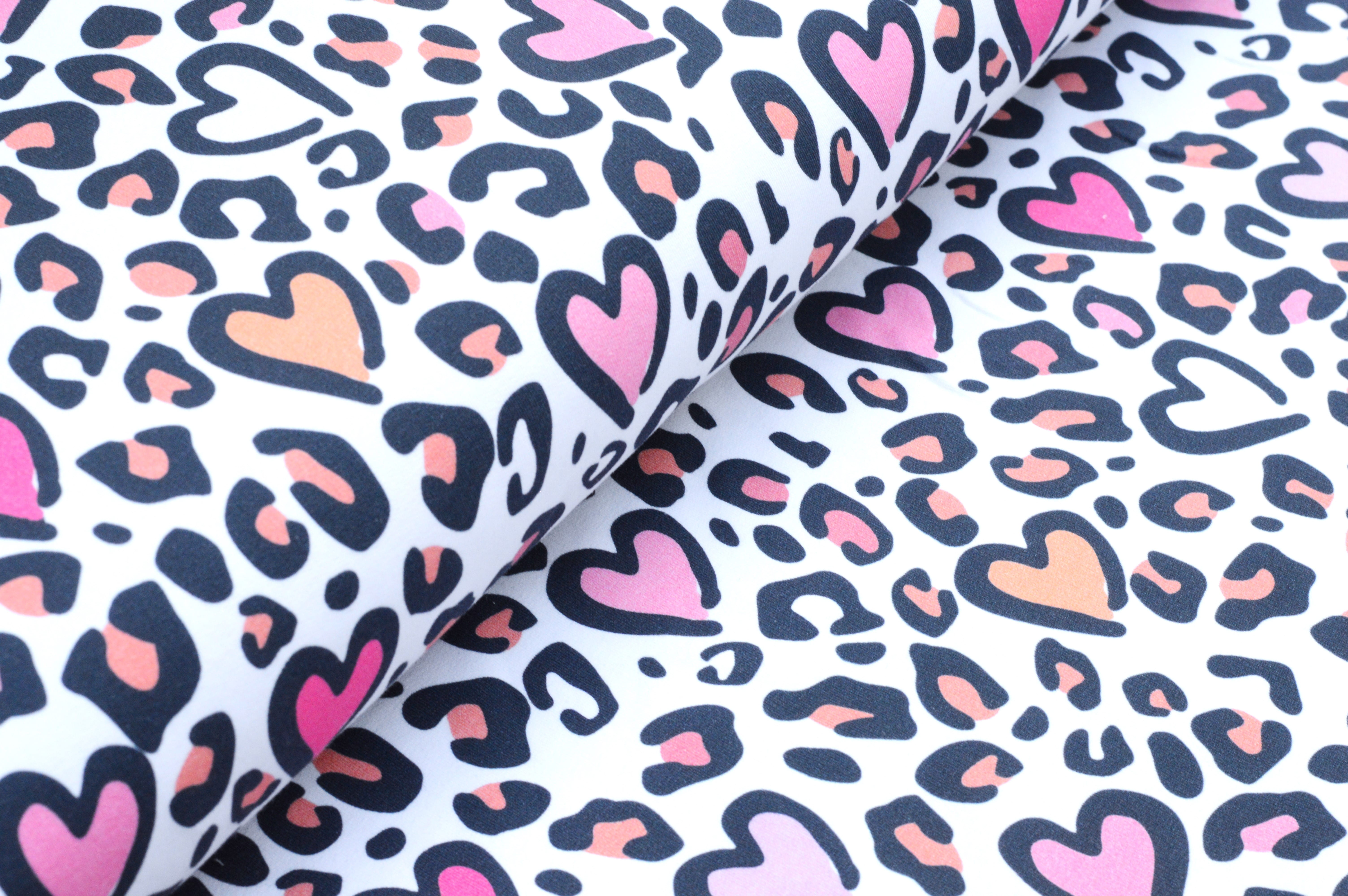 French Terry Digital Eigenproduktion "Leo Love" mit Herzen und Leopardenmuster - weiß