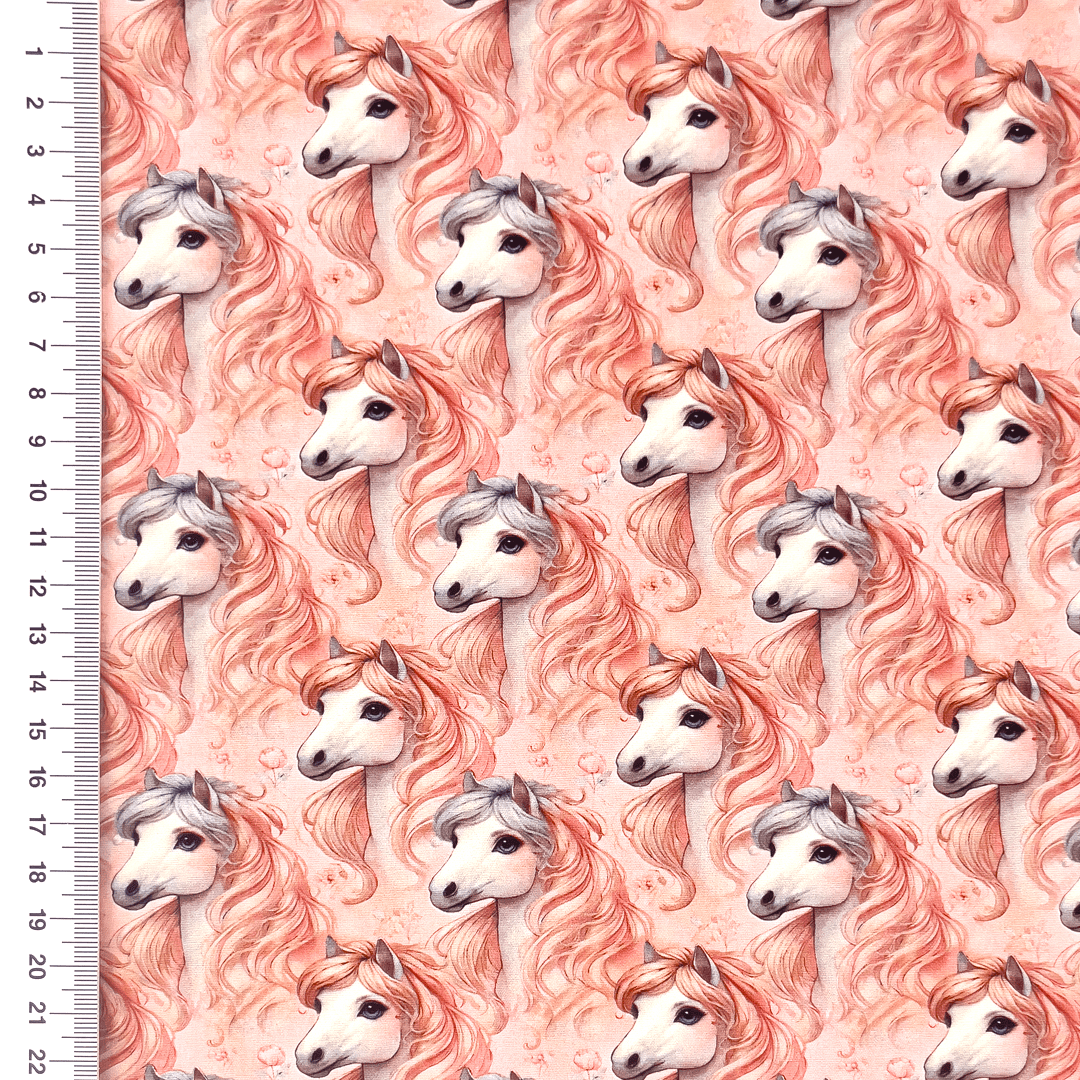 Baumwoll-Popeline mit digitalen Pferdeköpfen in Rosé- und Apricottönen auf aprikot Hintergrund - zartes Motiv für Kinder- und Mädchenstoffe.