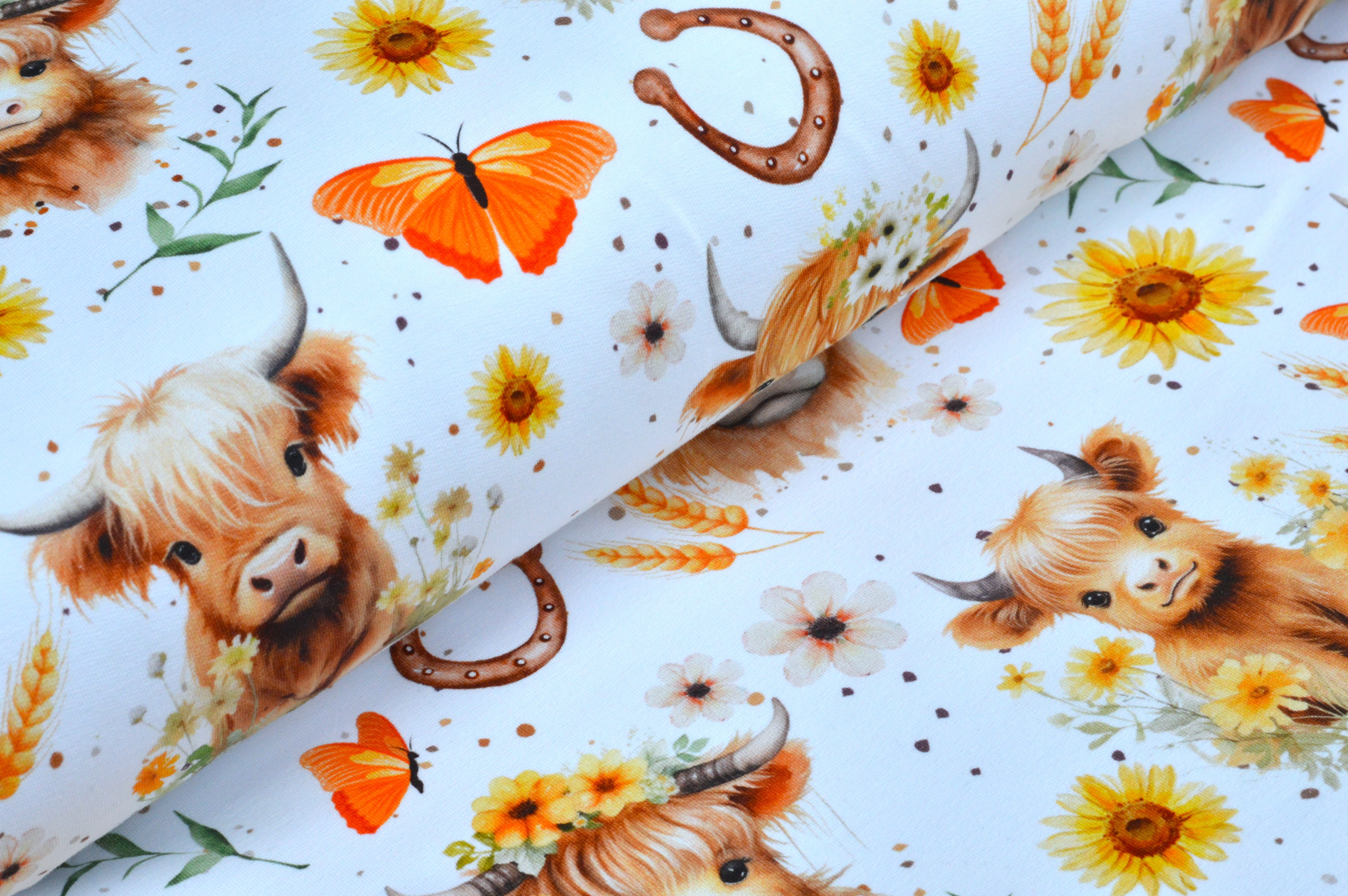 French Terry Digital Eigenproduktion "Ida" mit Highland-Kühen und Schmetterlingen - ecru