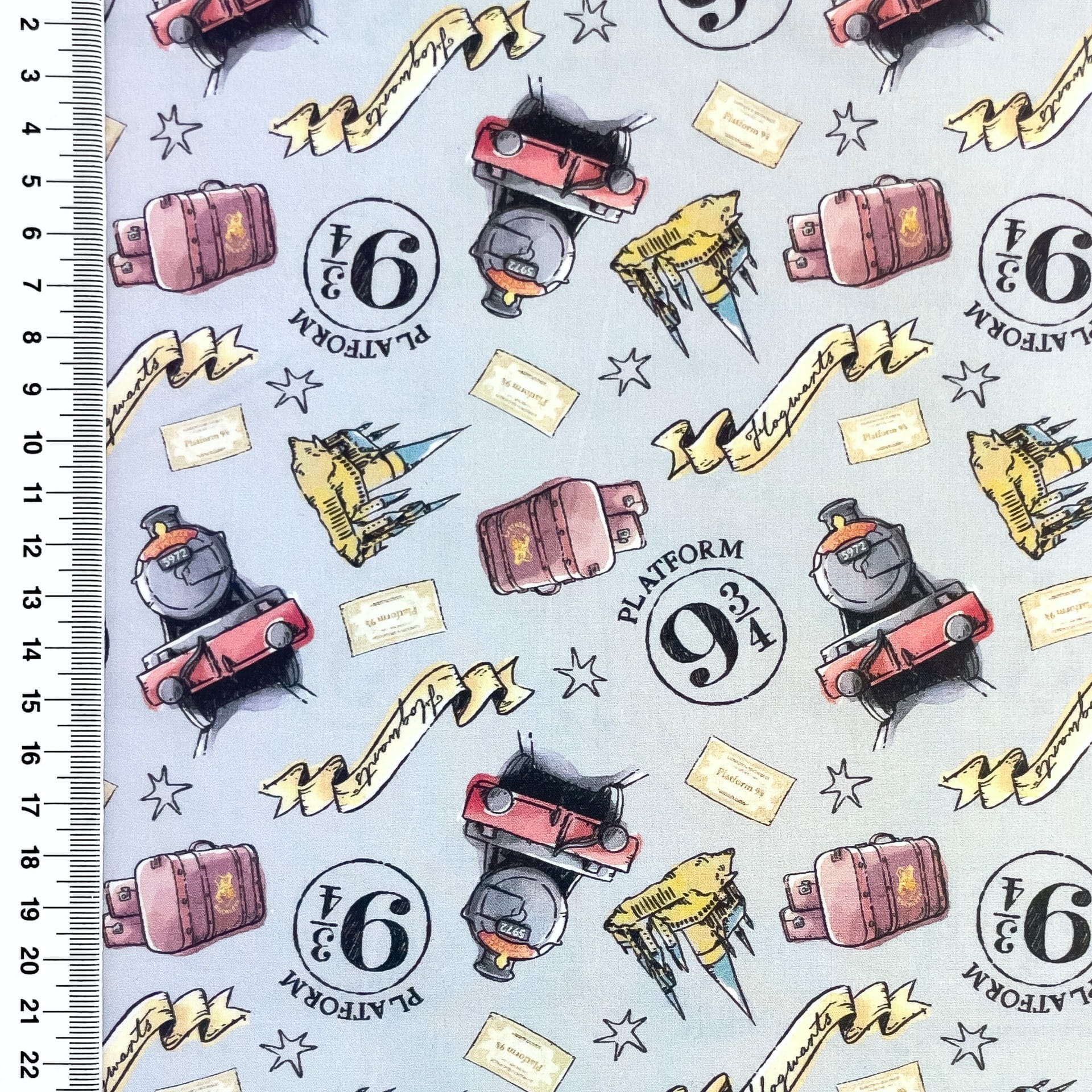  Baumwollstoff Digital Lizenz "Gleis 9 3/4" mit Harry Potter Motiven - hellgrau
