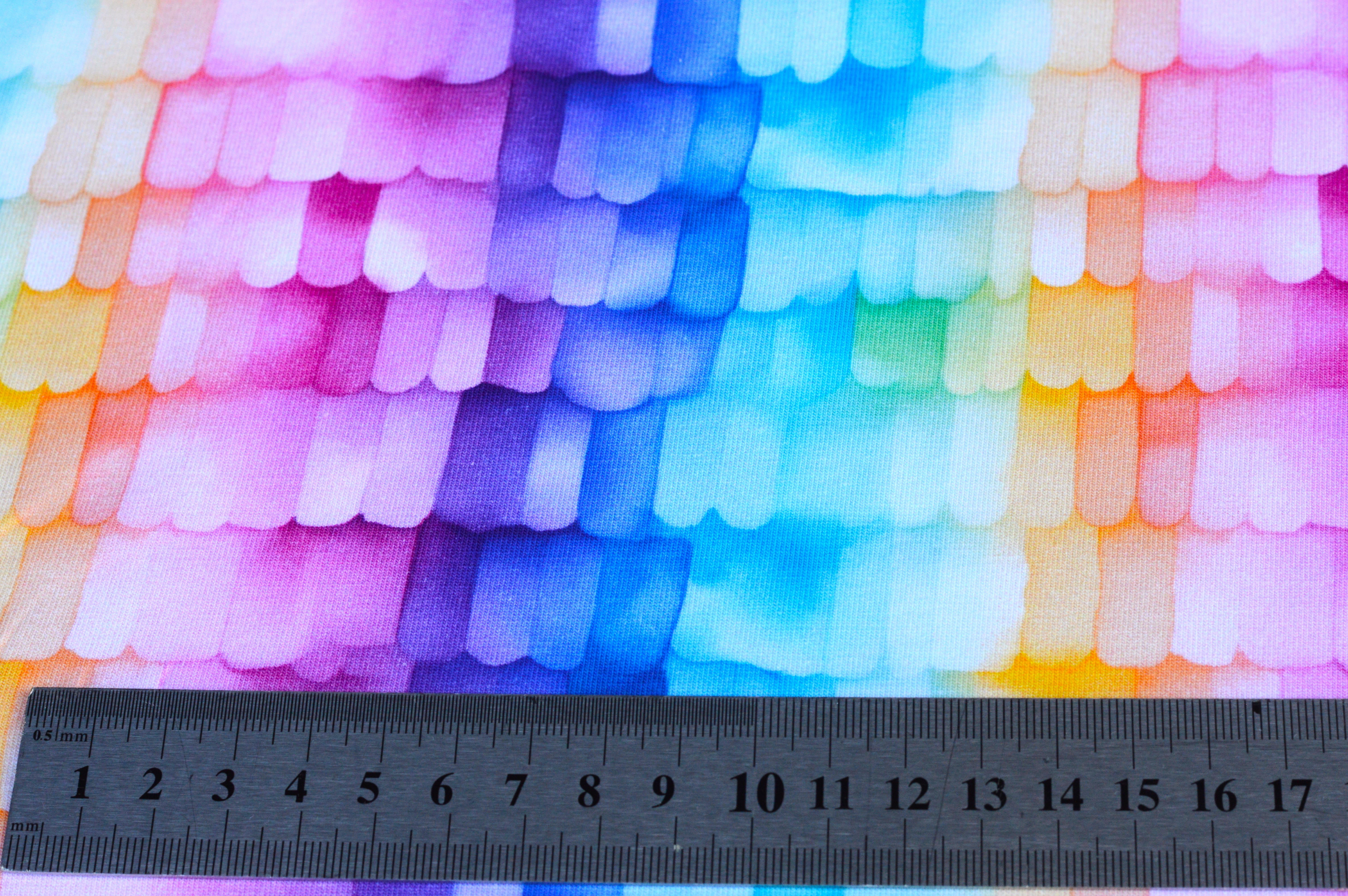 Digitaljersey Eigenproduktion "Rainbow Magic" mit Aquarell Strichen - regenbogenfarben
