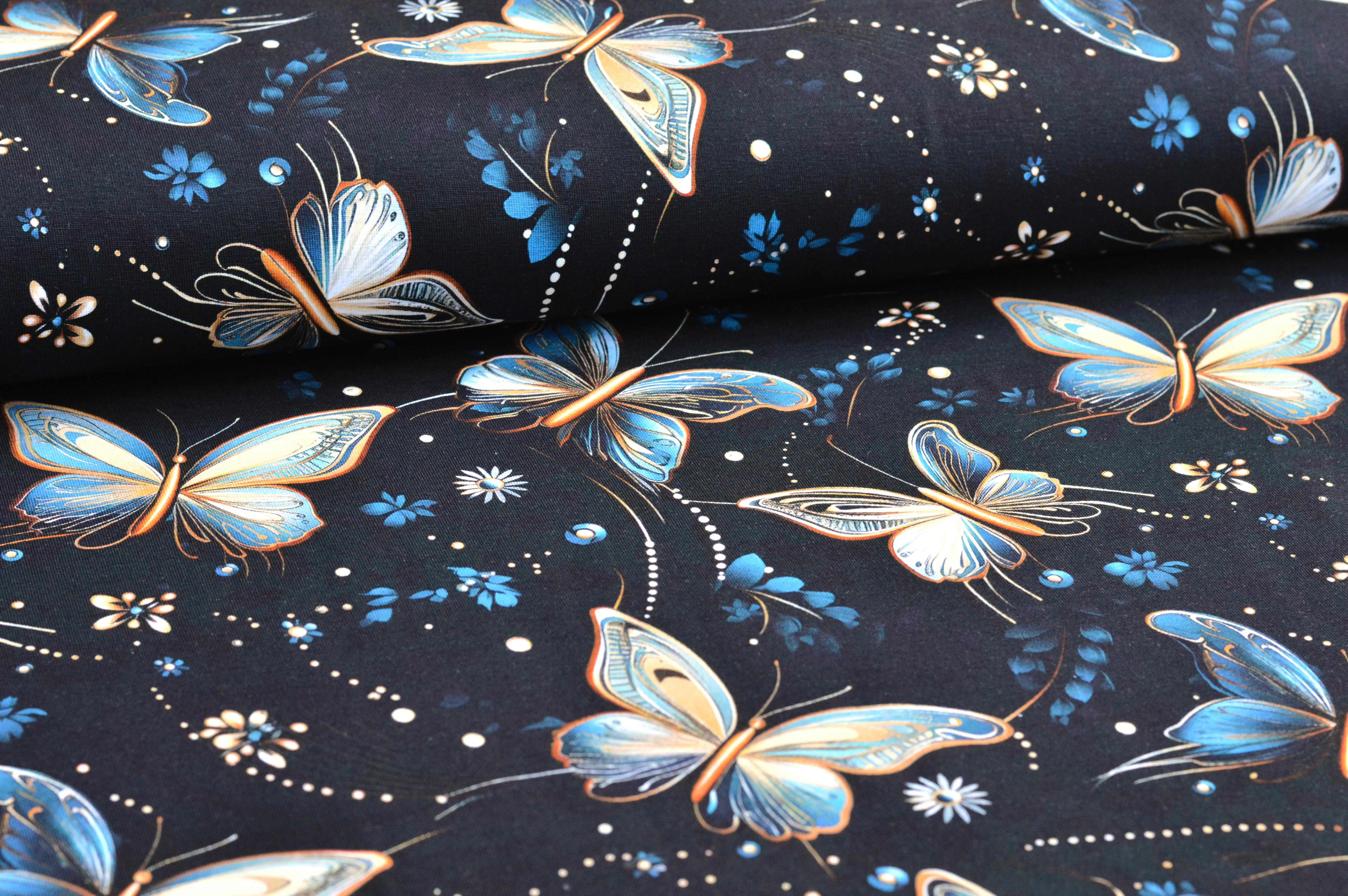 Digitaljersey Eigenproduktion "Butterflies by Night" mit blau/goldenen Schmetterlingen