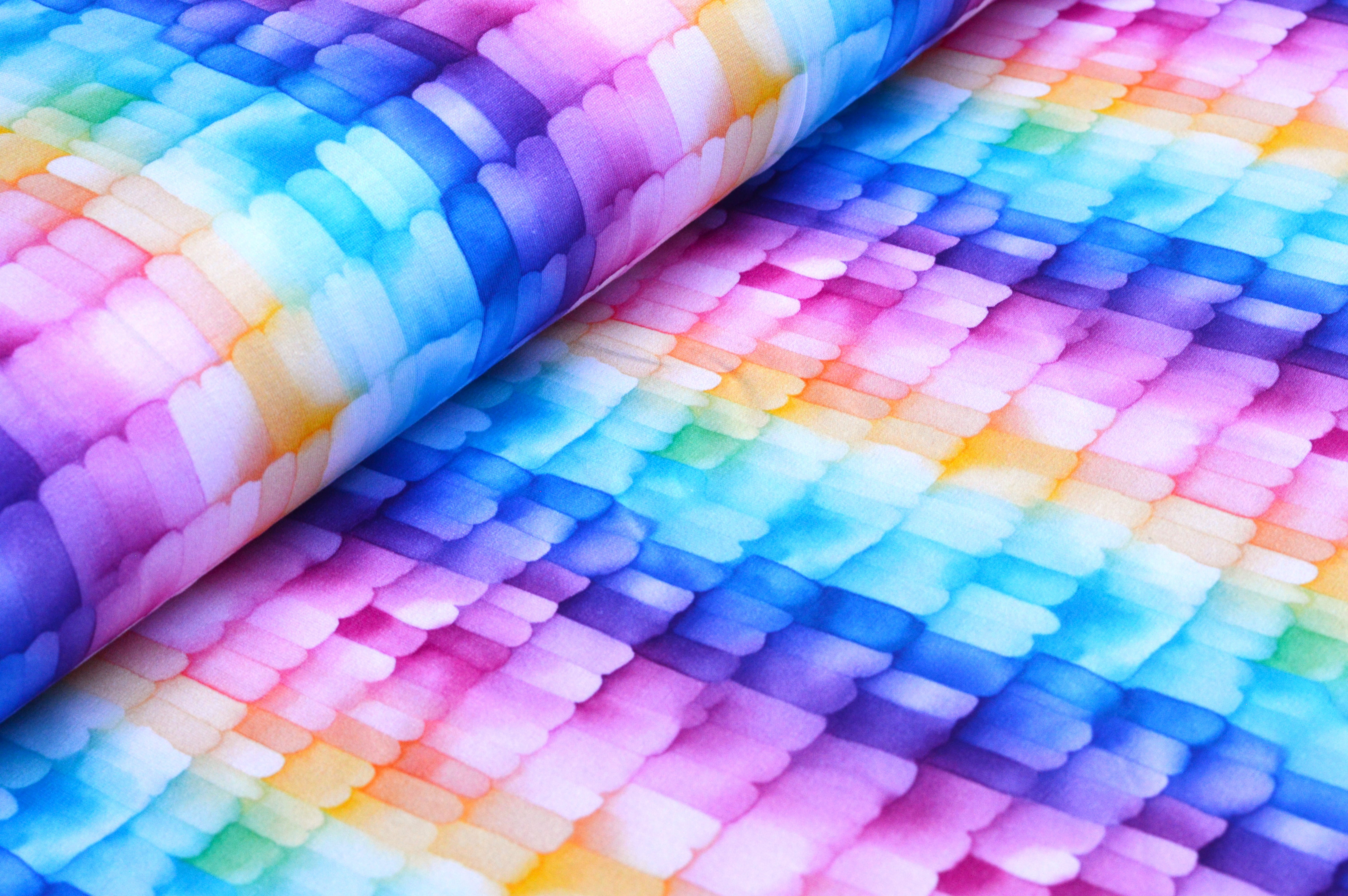 Digitaljersey Eigenproduktion "Rainbow Magic" mit Aquarell Strichen - regenbogenfarben