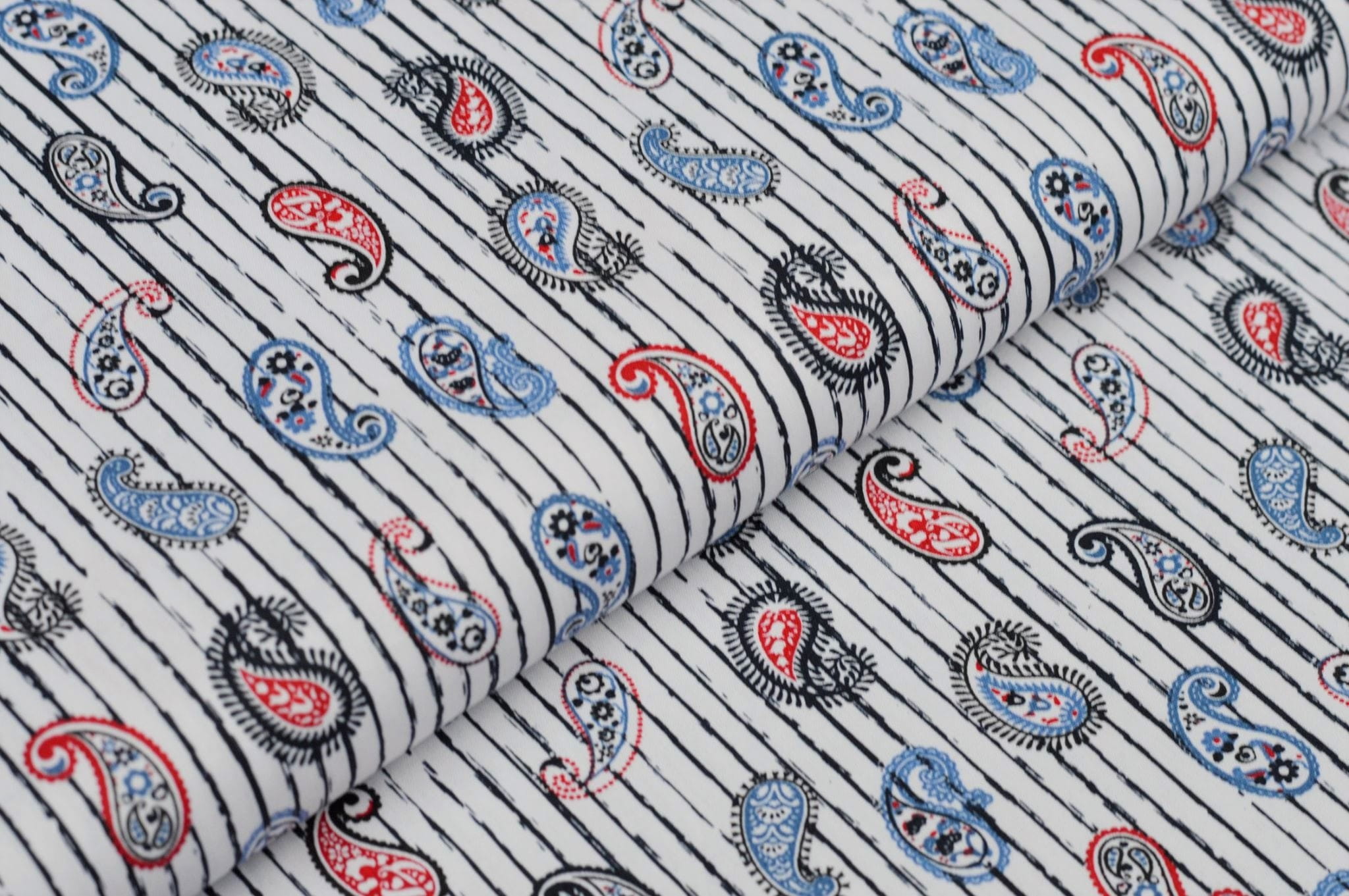 Baumwollstoff weiß mit navy Streifen und bunten Paisley