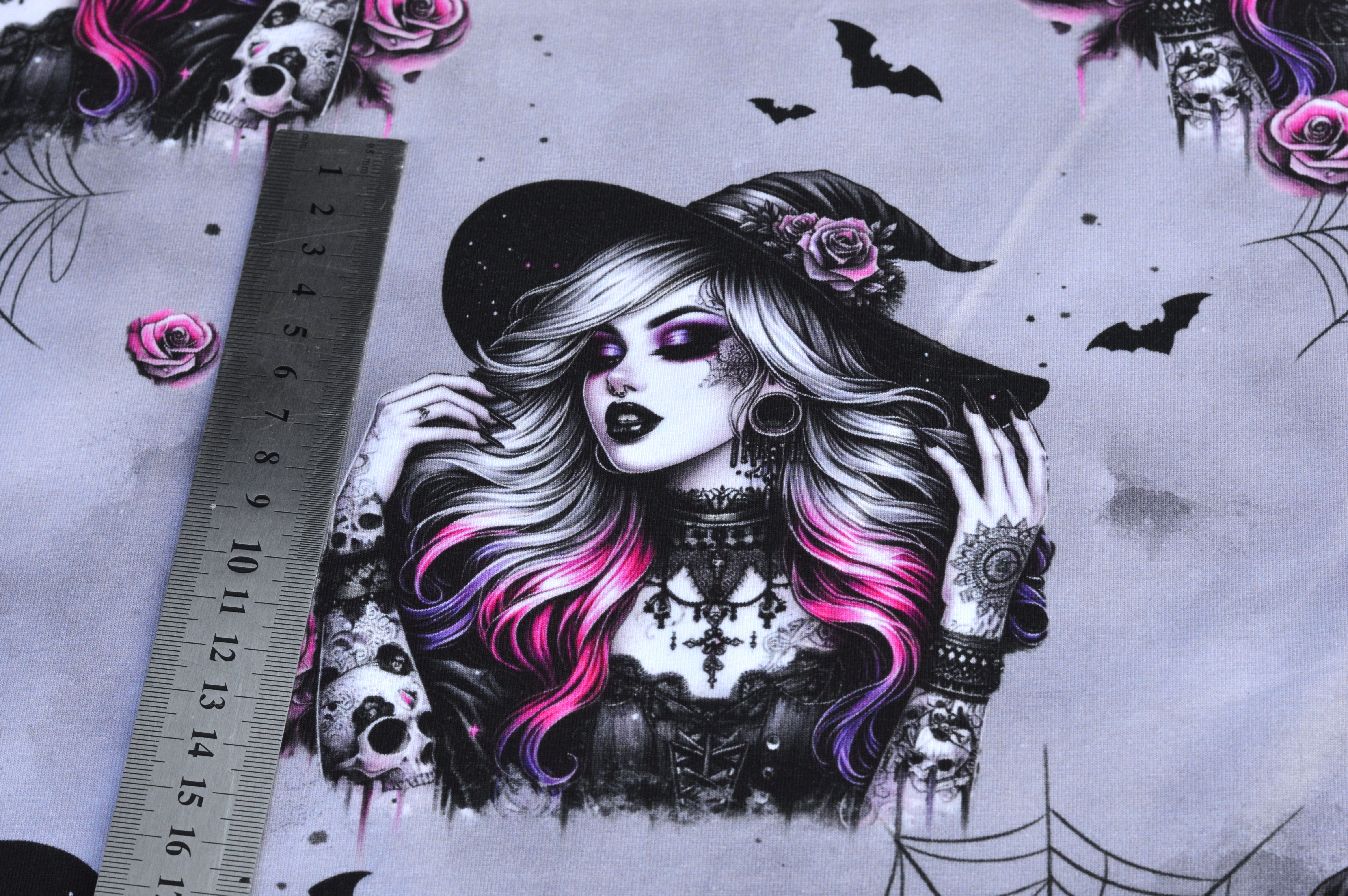 Digitaljersey Eigenproduktion "Dark Lady Raven" mit Rosen und Fledermäusen - grau