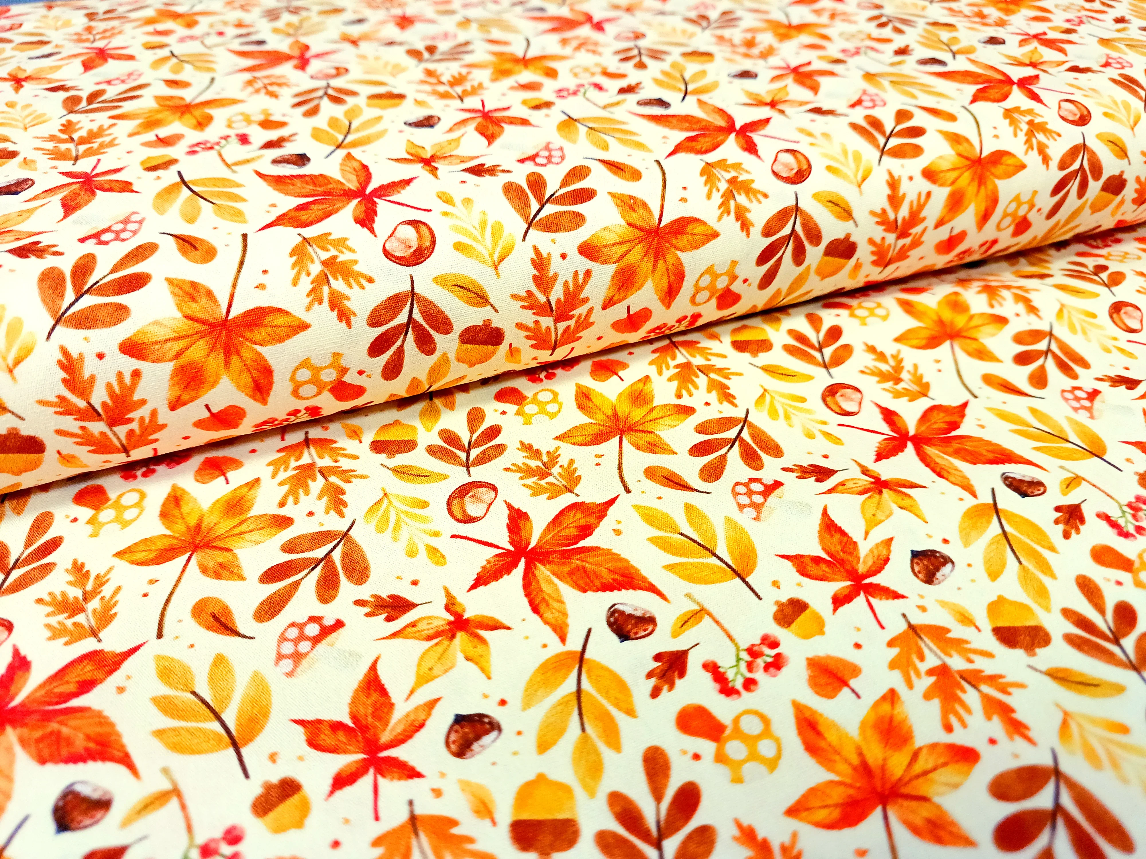 Baumwollstoff Popeline Digitaldruck mit Herbstblätter und Eicheln - hellgelb Baumwollstoff Popeline Digitaldruck mit Herbstblätter und Eicheln - hellgelb