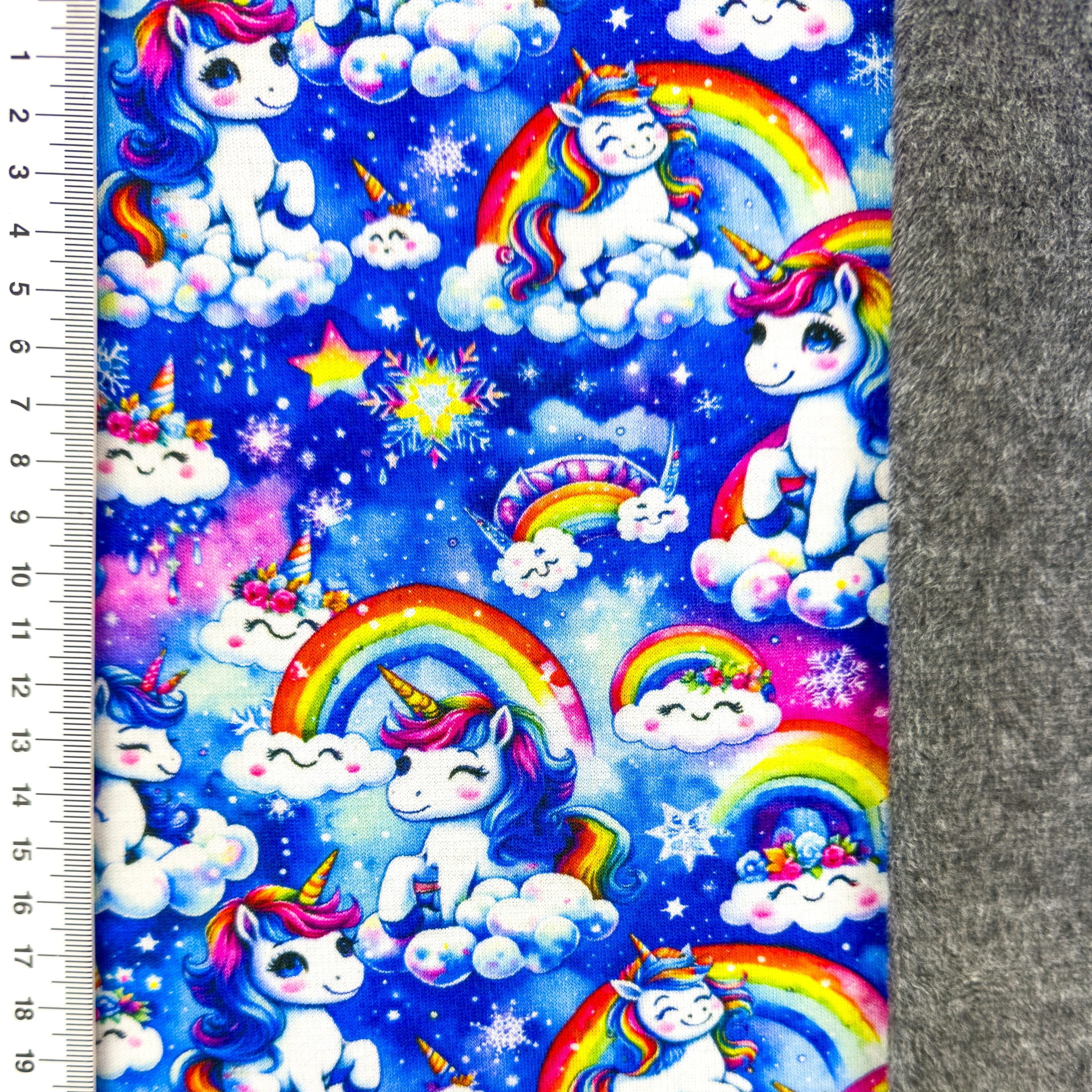 Alpenfleece Digital mit Regenbögen und Einhörnern - blau 